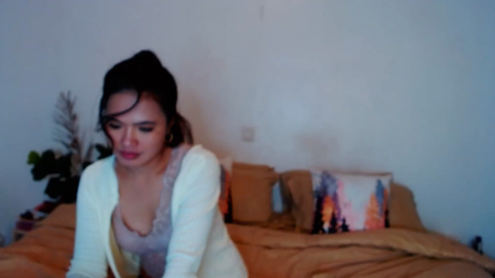 Gallery image thumbnail from SweetOne_4u's myfreecams stream on, 10/16/2023, 23:13 image 5 of 20