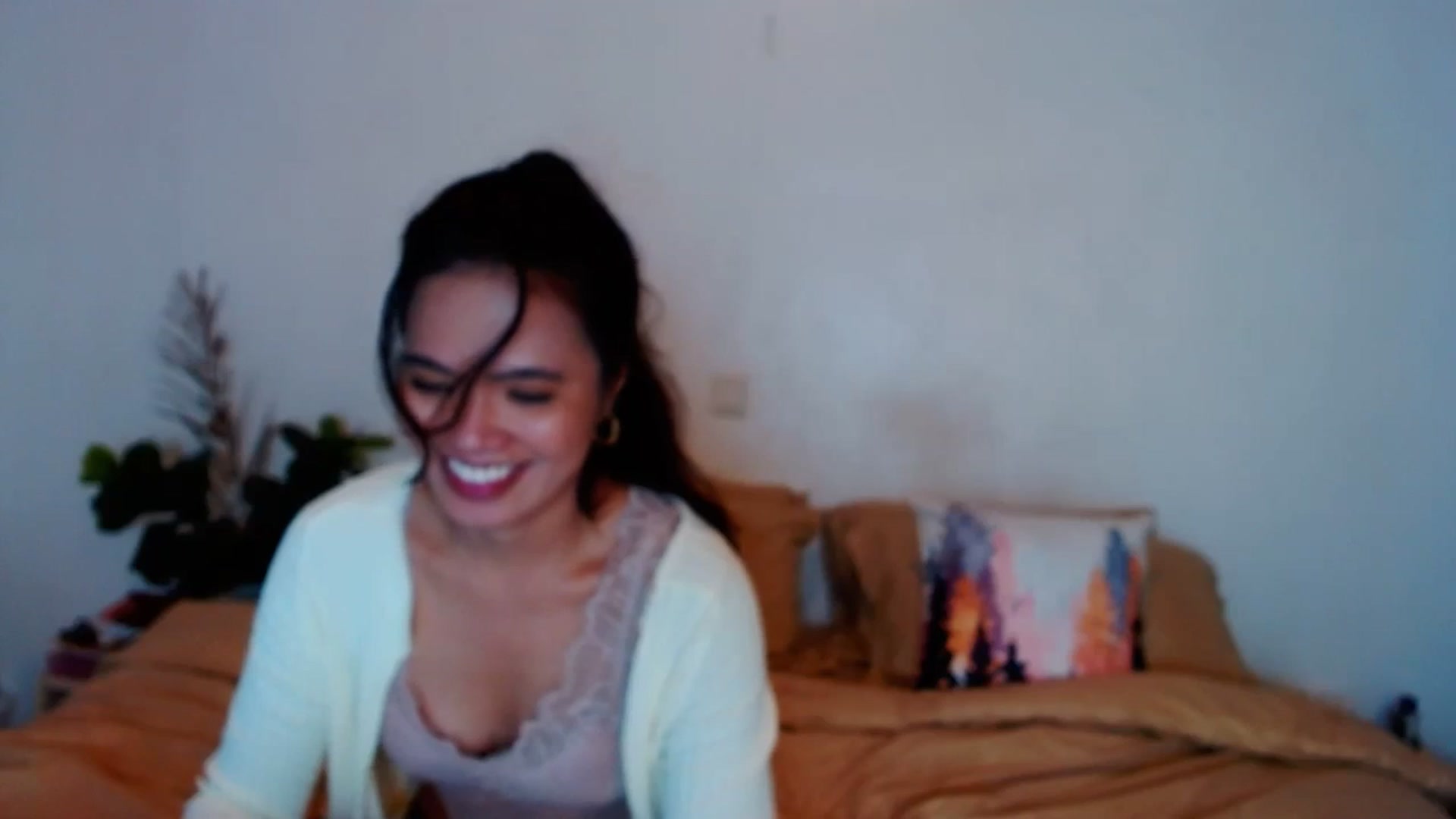 Gallery image thumbnail from SweetOne_4u's myfreecams stream on, 10/16/2023, 23:13 image 13 of 20