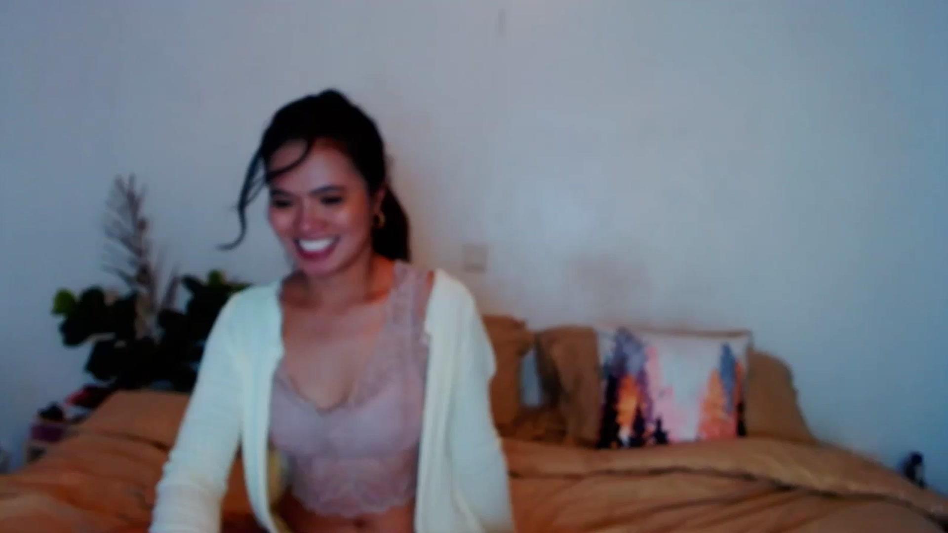 Gallery image thumbnail from SweetOne_4u's myfreecams stream on, 10/16/2023, 23:13 image 1 of 20