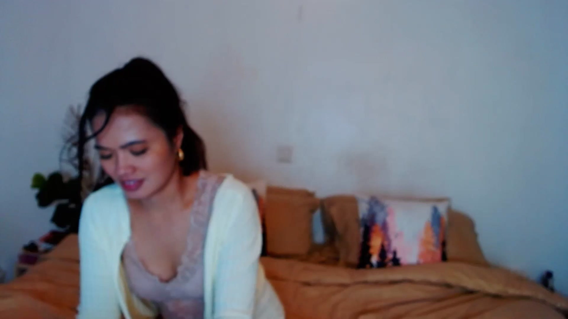 Gallery image thumbnail from SweetOne_4u's myfreecams stream on, 10/16/2023, 23:13 image 9 of 20