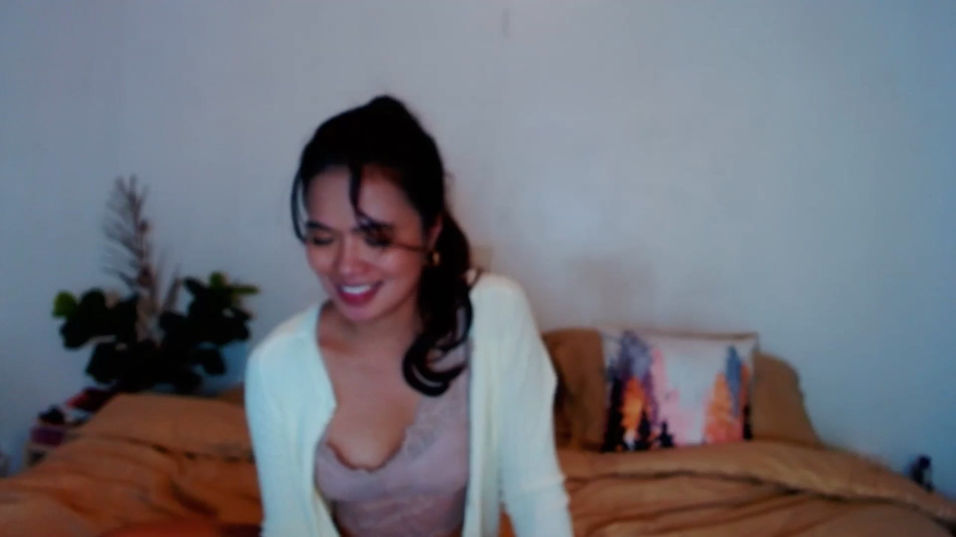 Gallery image thumbnail from SweetOne_4u's myfreecams stream on, 10/16/2023, 23:13 image 14 of 20
