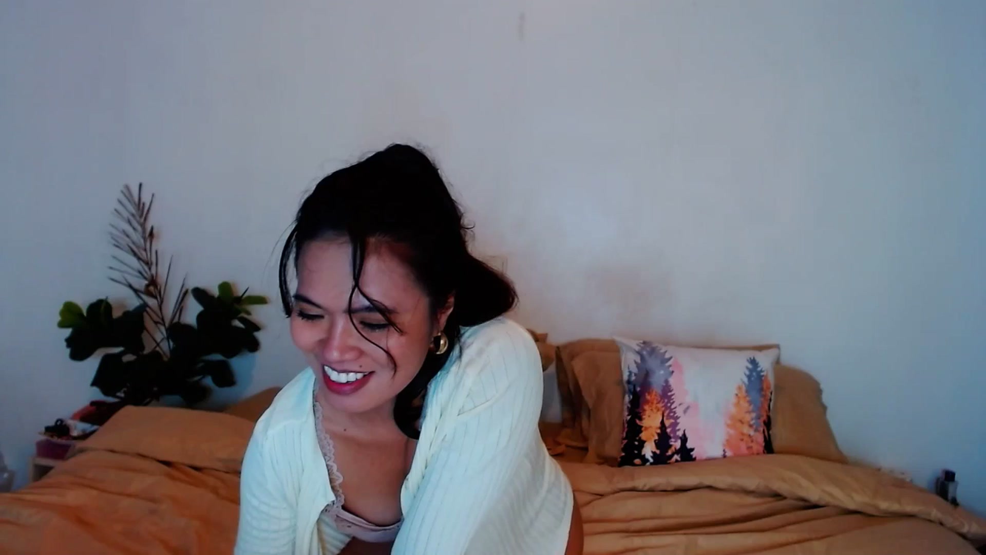 Gallery image thumbnail from SweetOne_4u's myfreecams stream on, 10/16/2023, 23:13 image 18 of 20