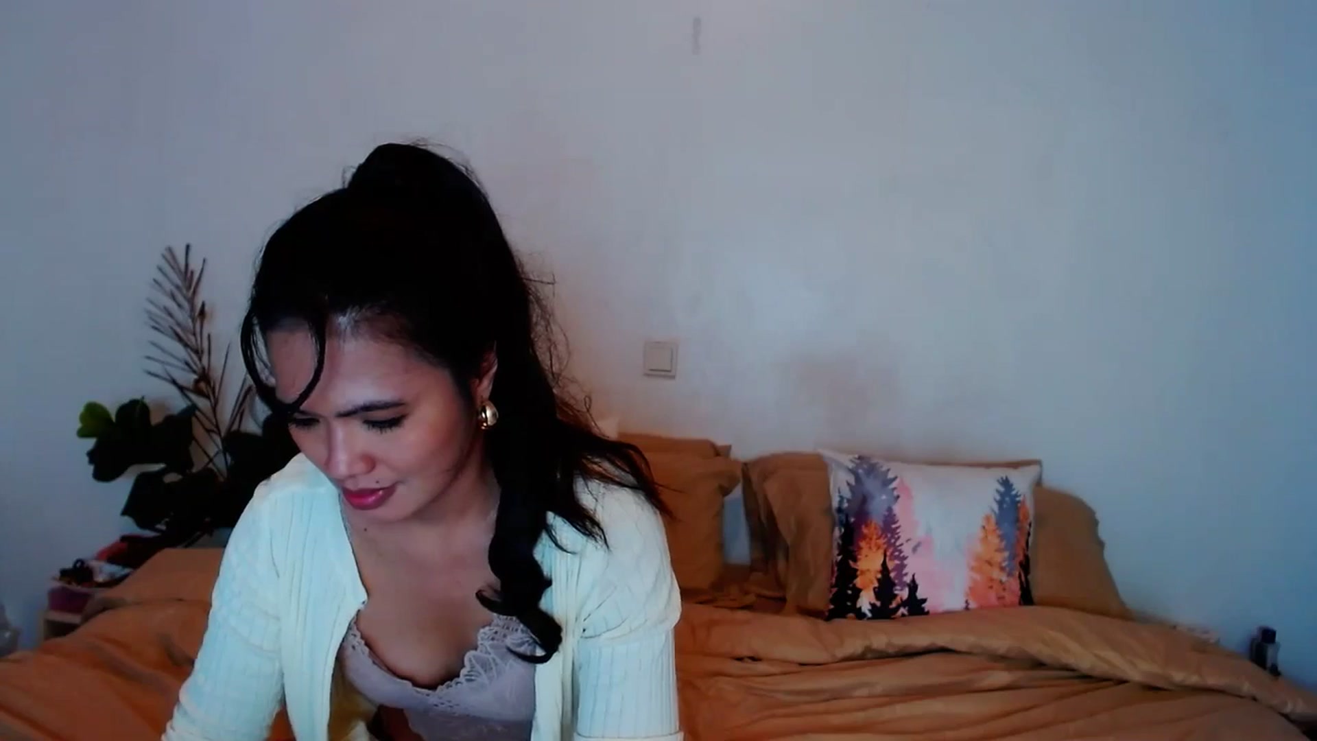 Gallery image thumbnail from SweetOne_4u's myfreecams stream on, 10/16/2023, 23:51 image 15 of 20