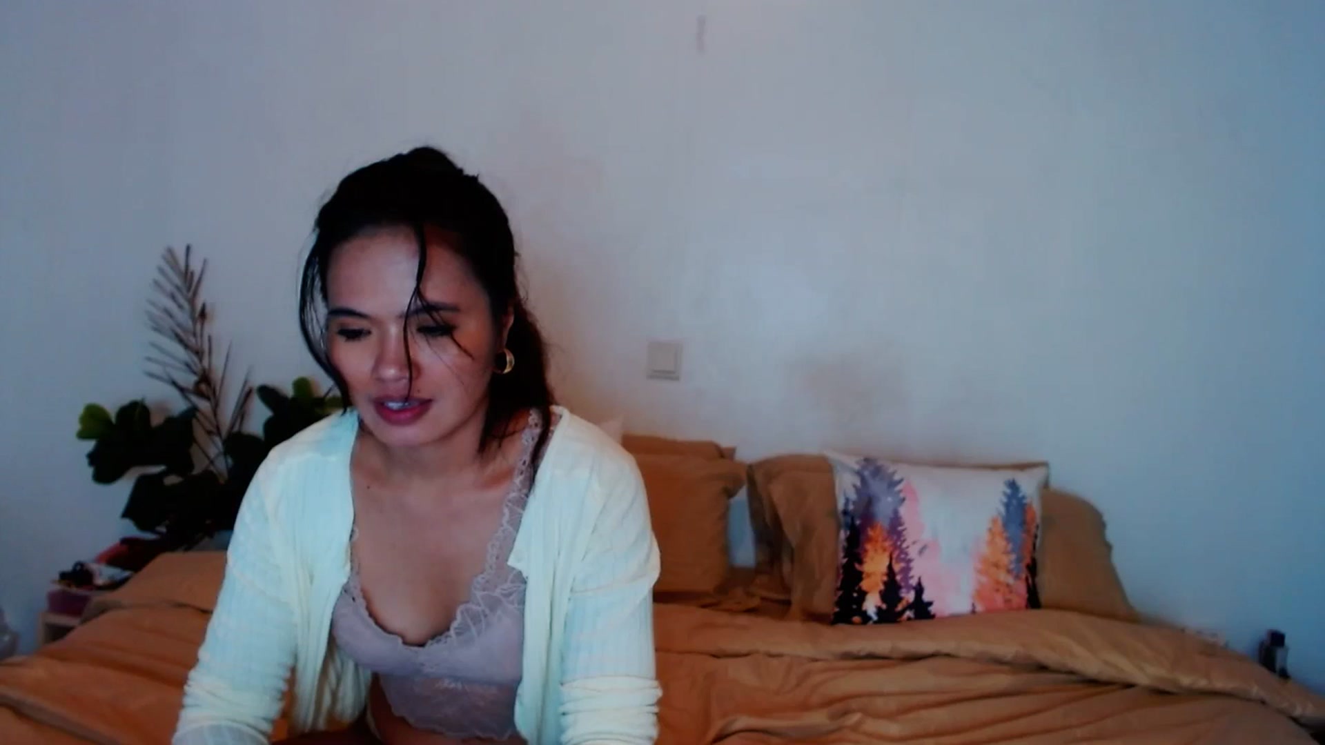 Gallery image thumbnail from SweetOne_4u's myfreecams stream on, 10/16/2023, 23:51 image 8 of 20
