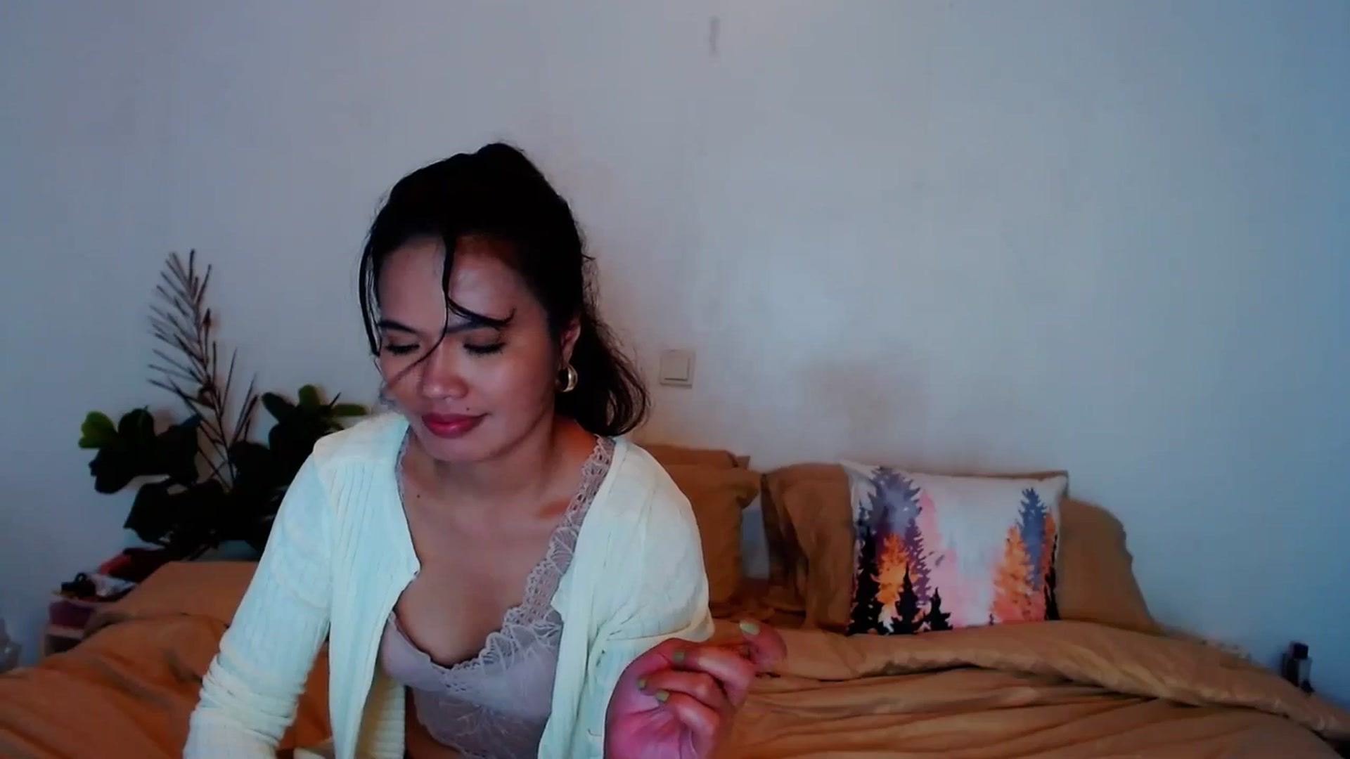 Gallery image thumbnail from SweetOne_4u's myfreecams stream on, 10/16/2023, 23:51 image 13 of 20