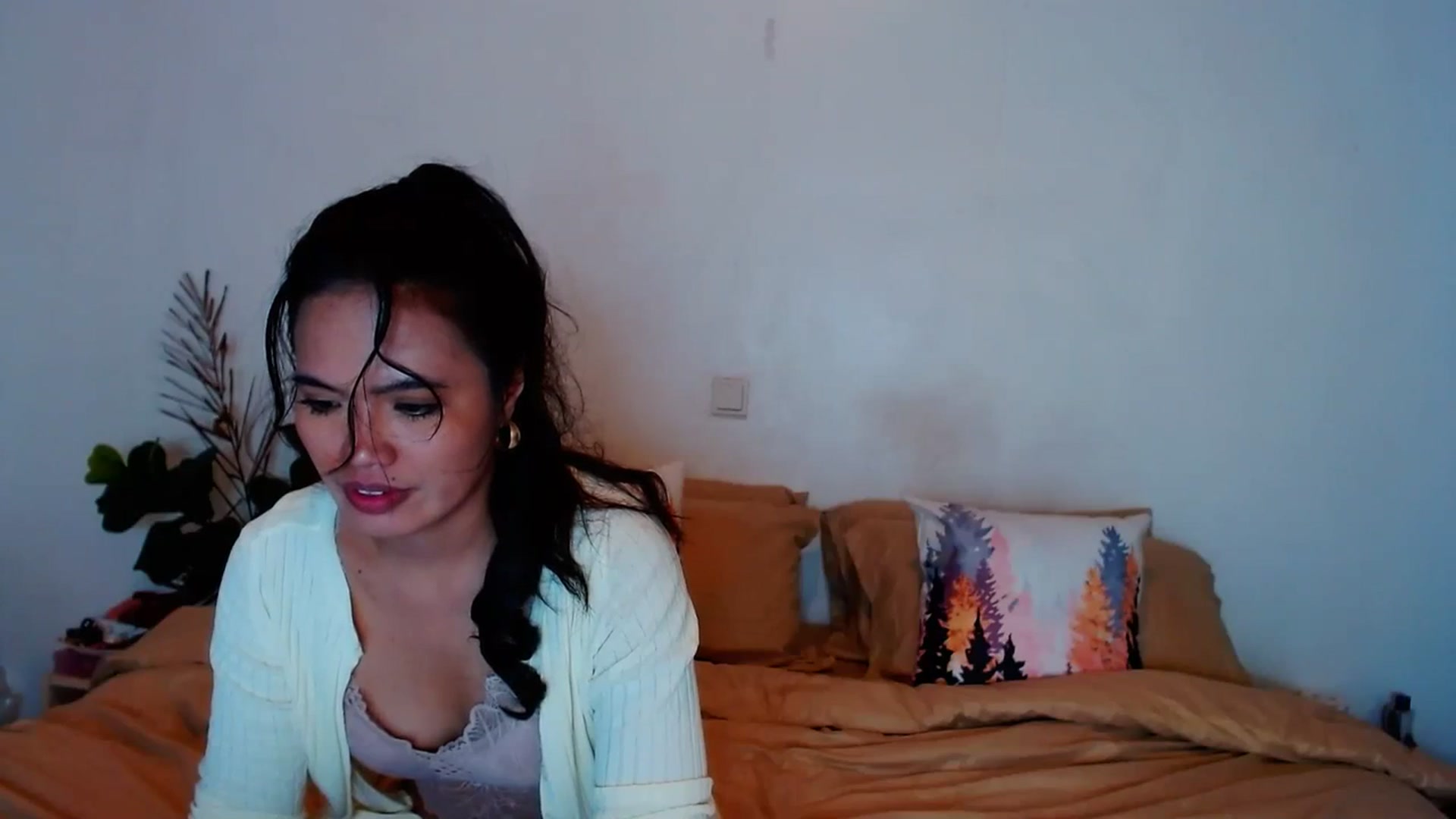 Gallery image thumbnail from SweetOne_4u's myfreecams stream on, 10/16/2023, 23:51 image 17 of 20
