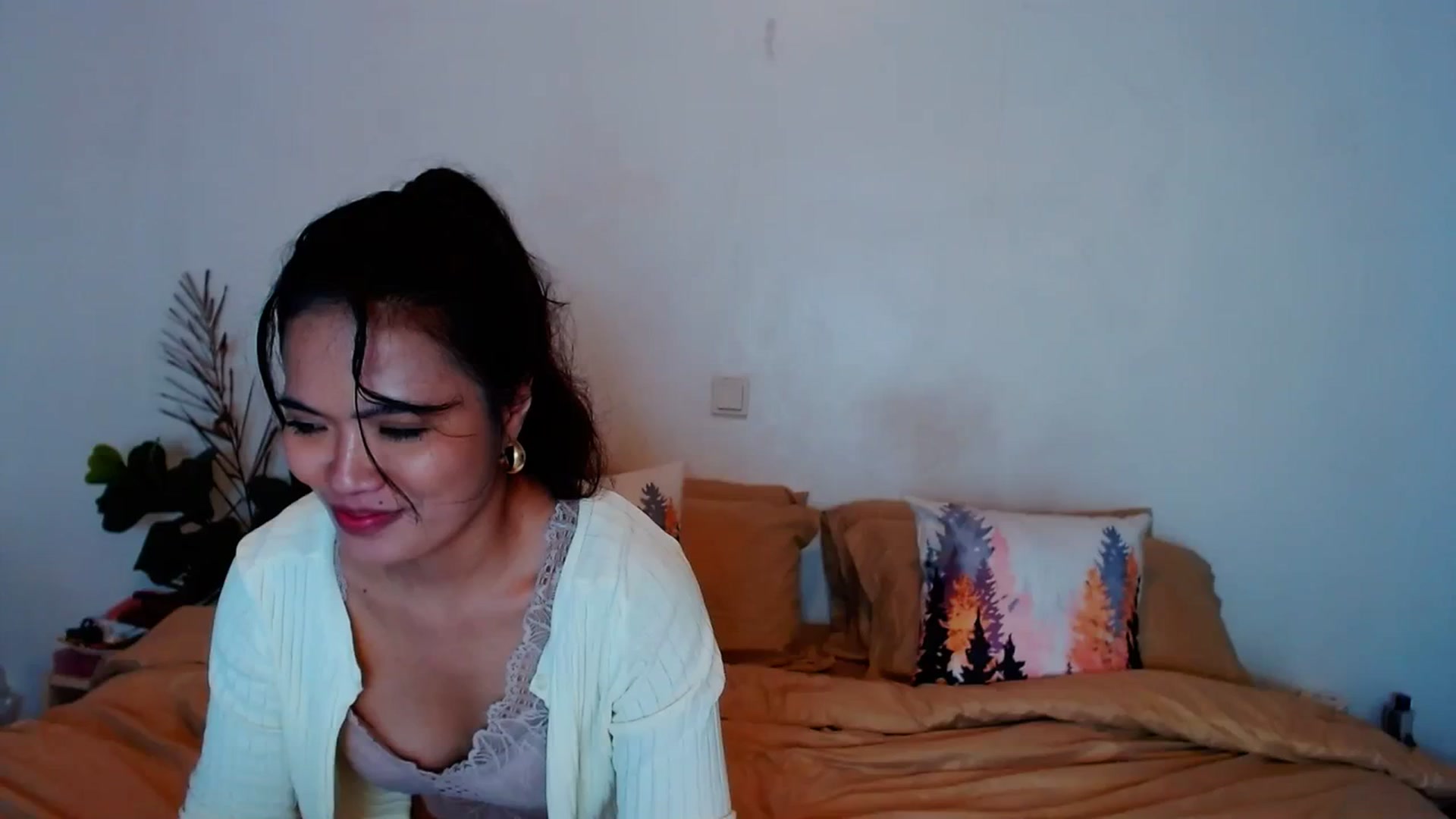 Gallery image thumbnail from SweetOne_4u's myfreecams stream on, 10/16/2023, 23:51 image 14 of 20