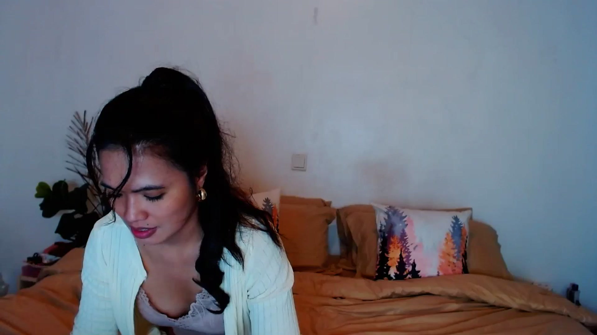 Gallery image thumbnail from SweetOne_4u's myfreecams stream on, 10/16/2023, 23:51 image 16 of 20