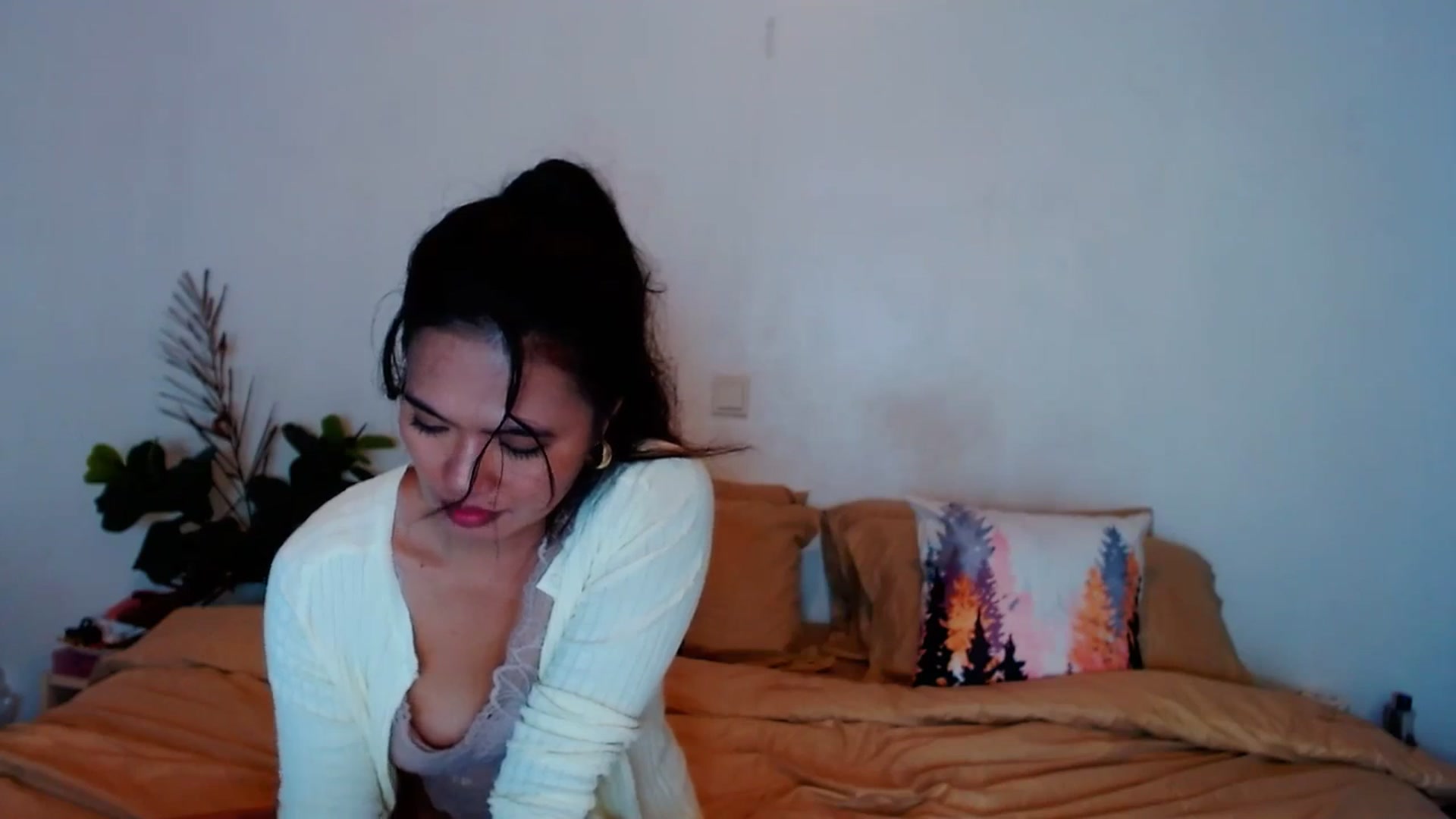 Gallery image thumbnail from SweetOne_4u's myfreecams stream on, 10/16/2023, 23:51 image 5 of 20