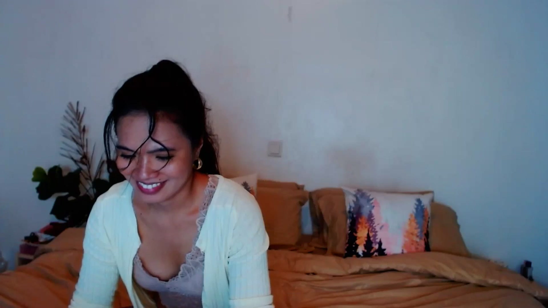 Gallery image thumbnail from SweetOne_4u's myfreecams stream on, 10/16/2023, 23:51 image 19 of 20