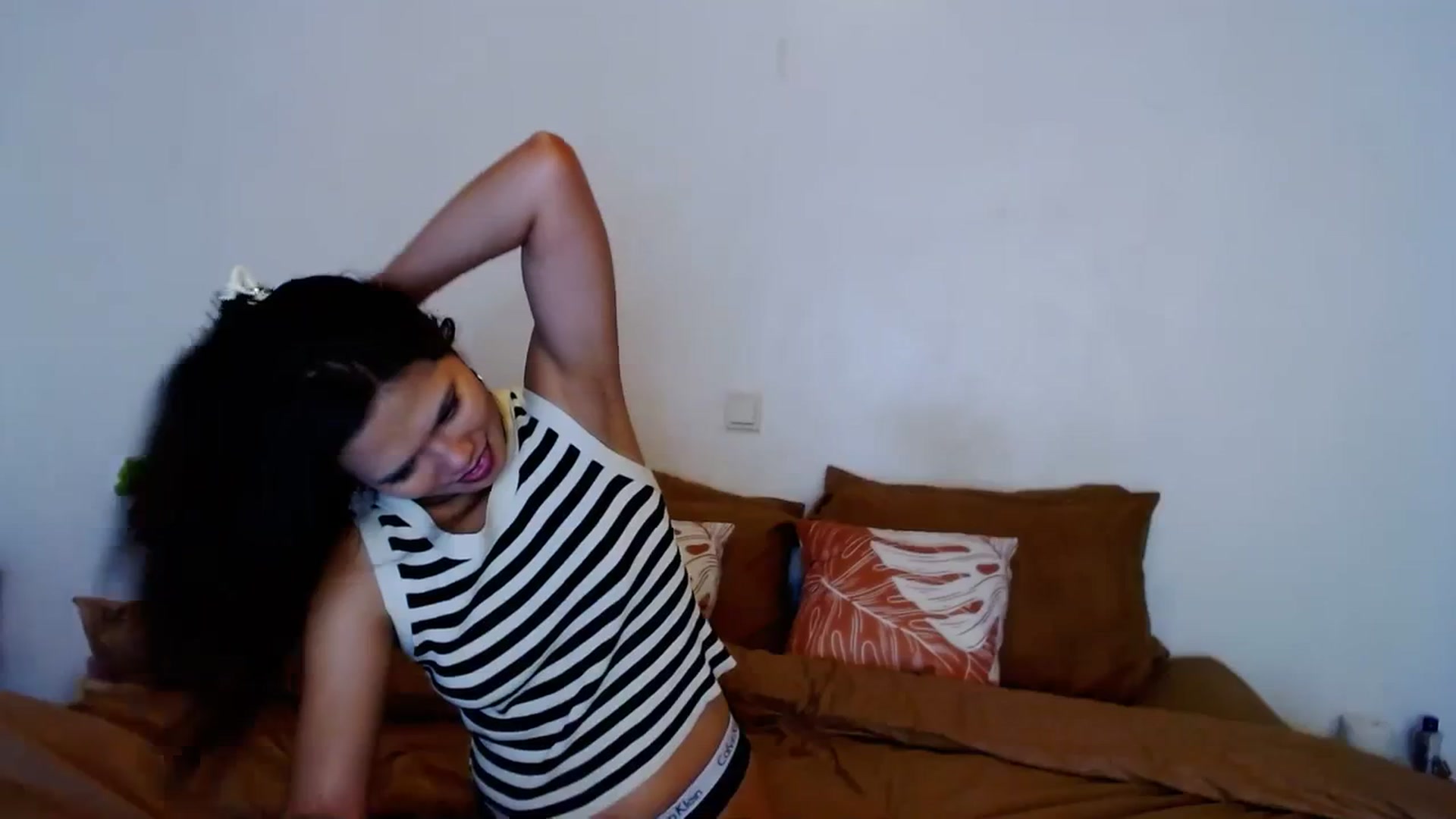 Gallery image thumbnail from SweetOne_4u's myfreecams stream on, 10/19/2023, 22:56 image 6 of 20
