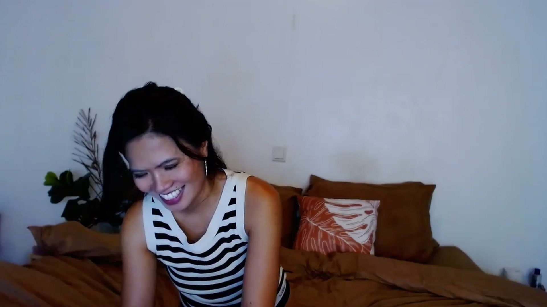 Gallery image thumbnail from SweetOne_4u's myfreecams stream on, 10/19/2023, 22:56 image 17 of 20