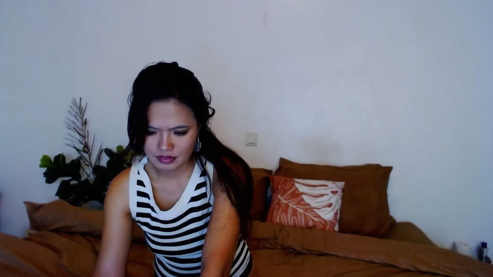 Gallery image thumbnail from SweetOne_4u's myfreecams stream on, 10/19/2023, 22:56 image 5 of 20