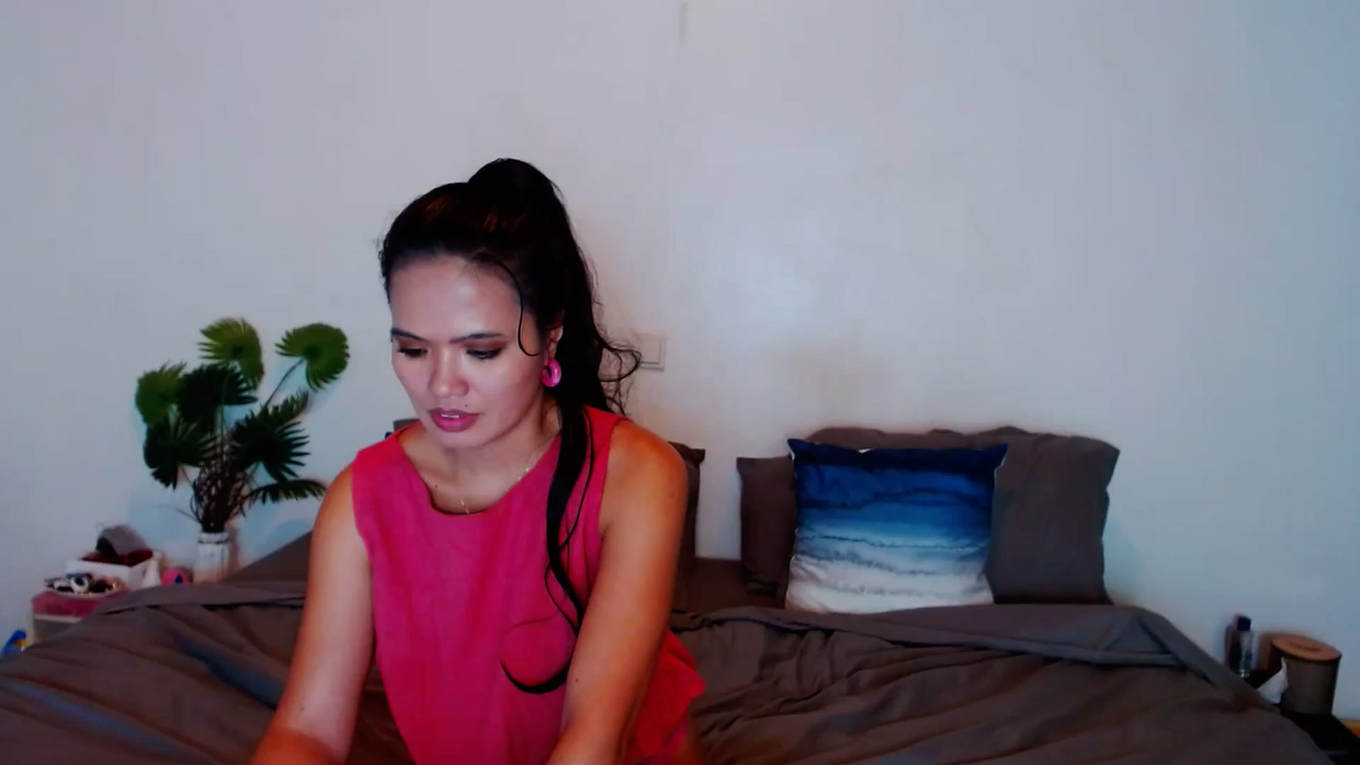Gallery image thumbnail from SweetOne_4u's myfreecams stream on, 11/06/2023, 23:44 image 9 of 20