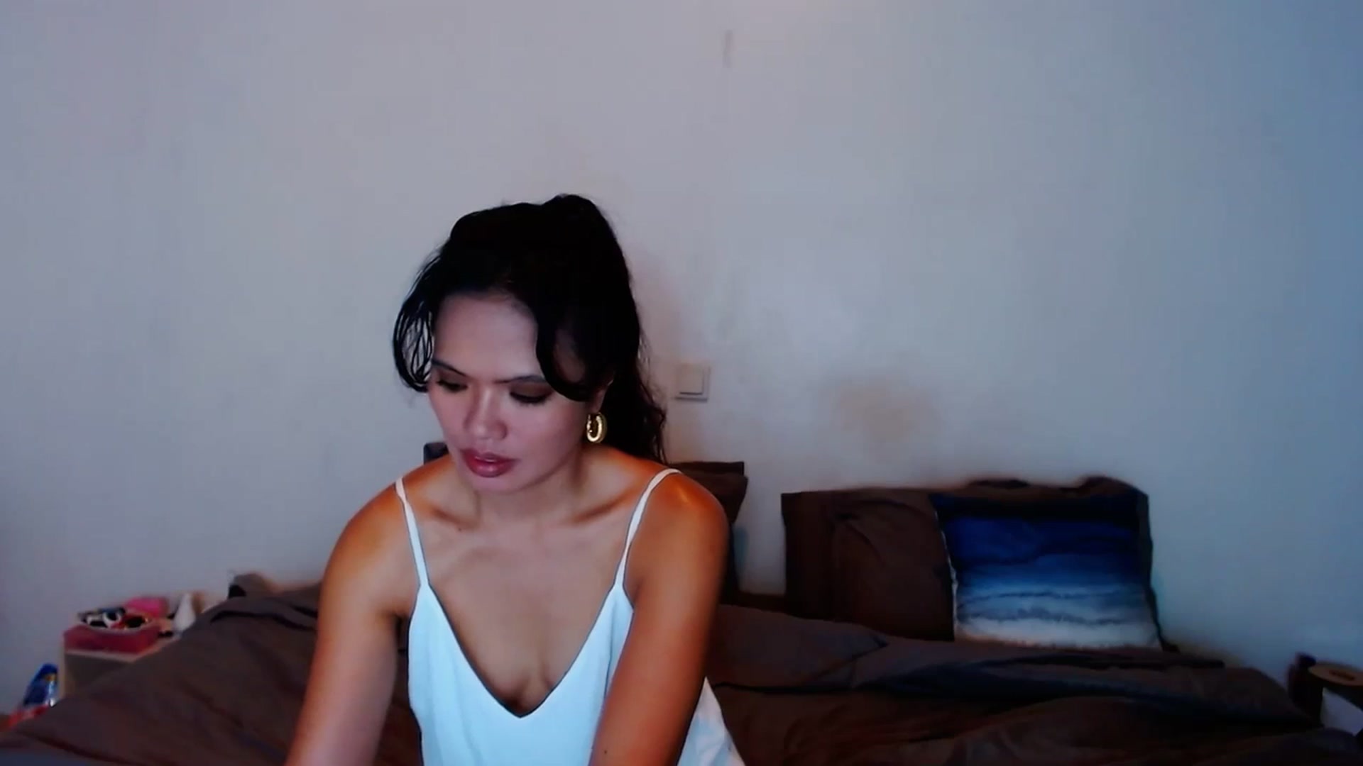 Gallery image thumbnail from SweetOne_4u's myfreecams stream on, 11/07/2023, 21:09 image 3 of 20