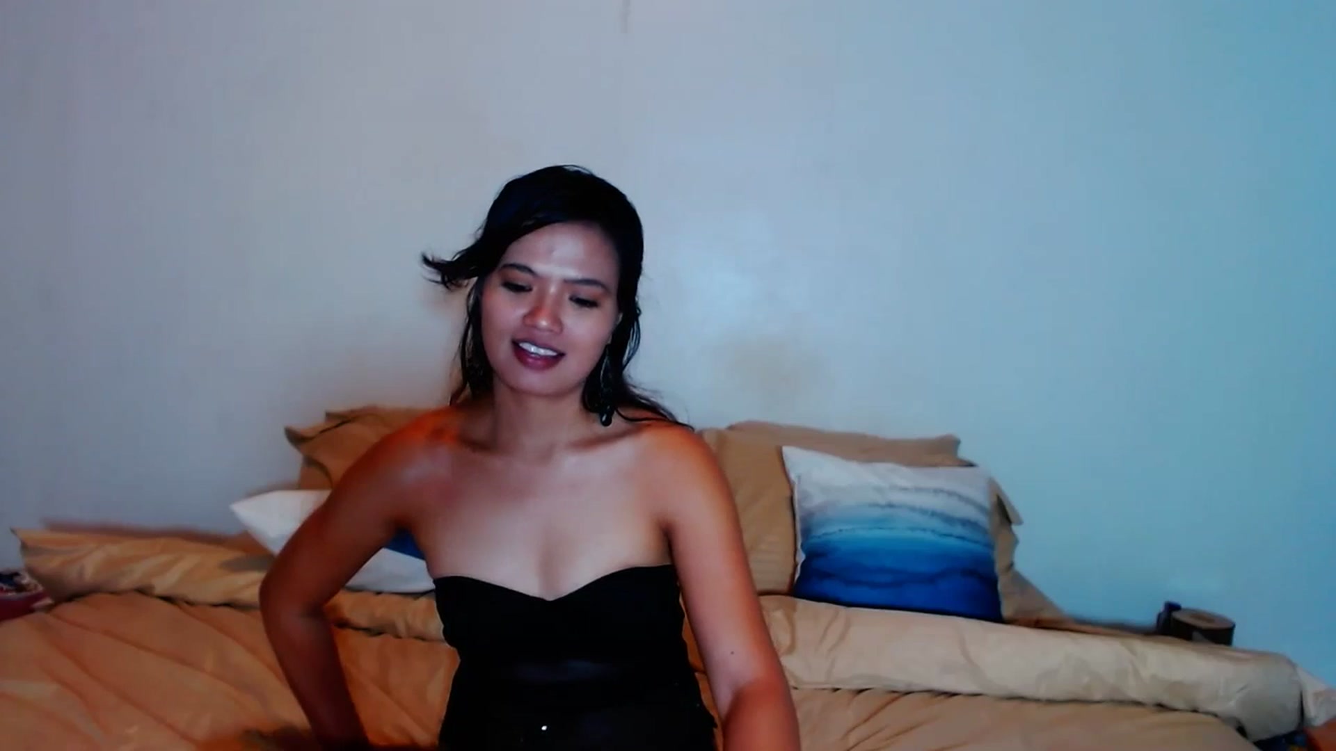 Gallery image thumbnail from SweetOne_4u's myfreecams stream on, 11/14/2023, 24:00 image 15 of 20