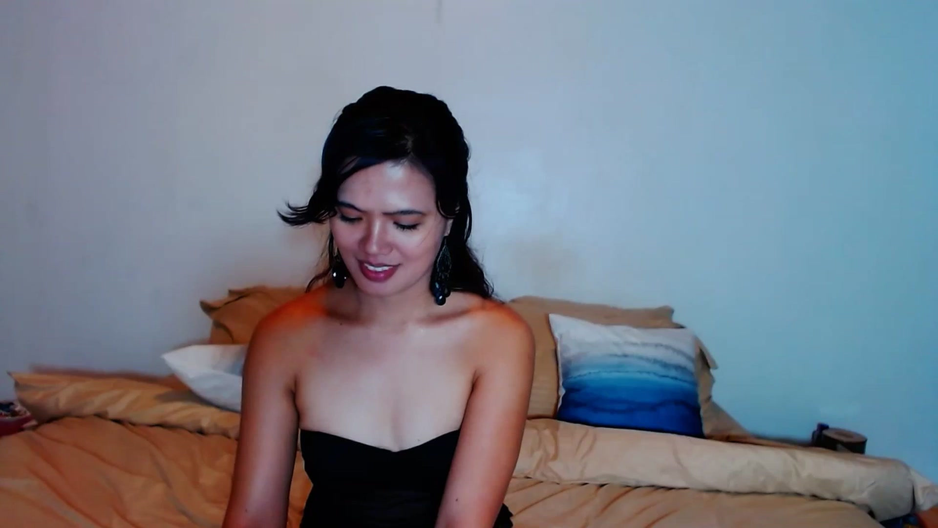 Gallery image thumbnail from SweetOne_4u's myfreecams stream on, 11/14/2023, 24:00 image 9 of 20