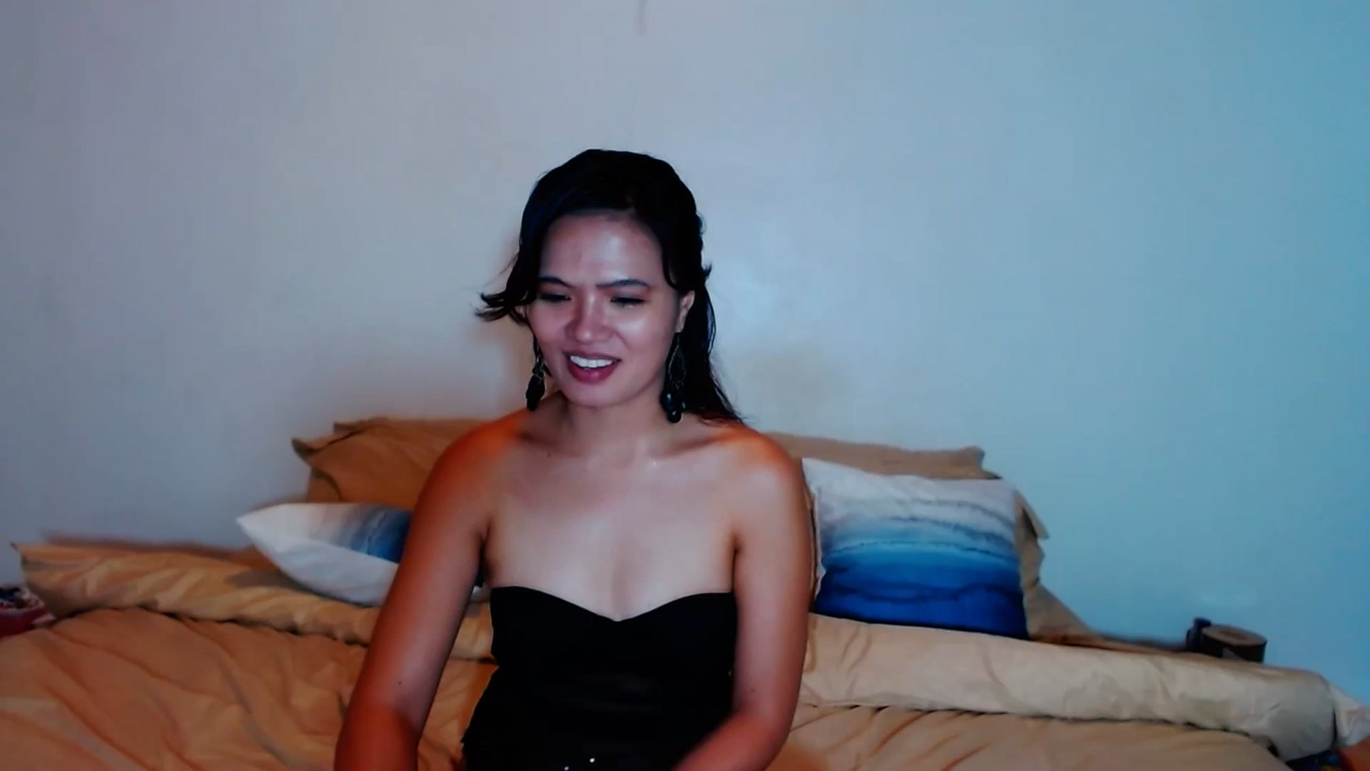 Gallery image thumbnail from SweetOne_4u's myfreecams stream on, 11/14/2023, 24:00 image 1 of 20