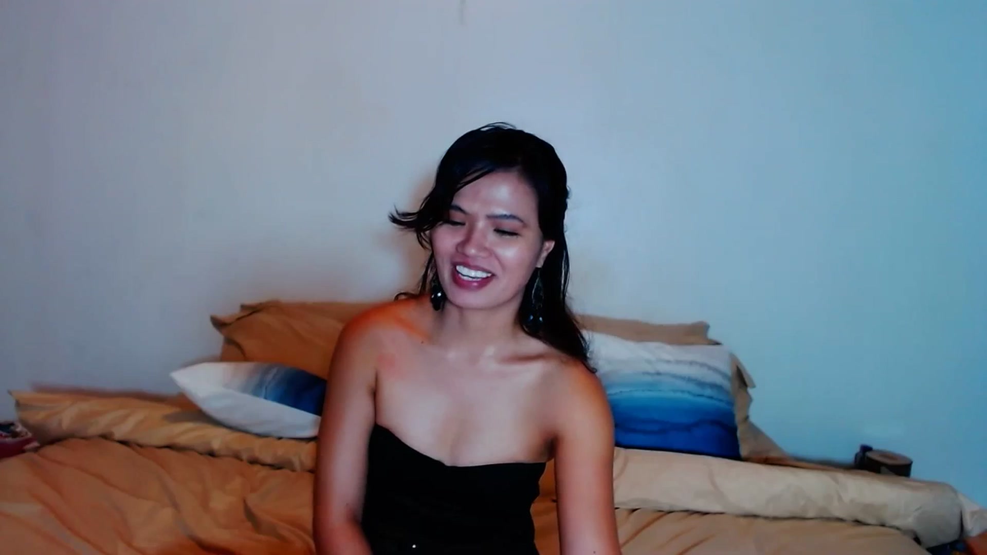 Gallery image thumbnail from SweetOne_4u's myfreecams stream on, 11/14/2023, 24:00 image 12 of 20