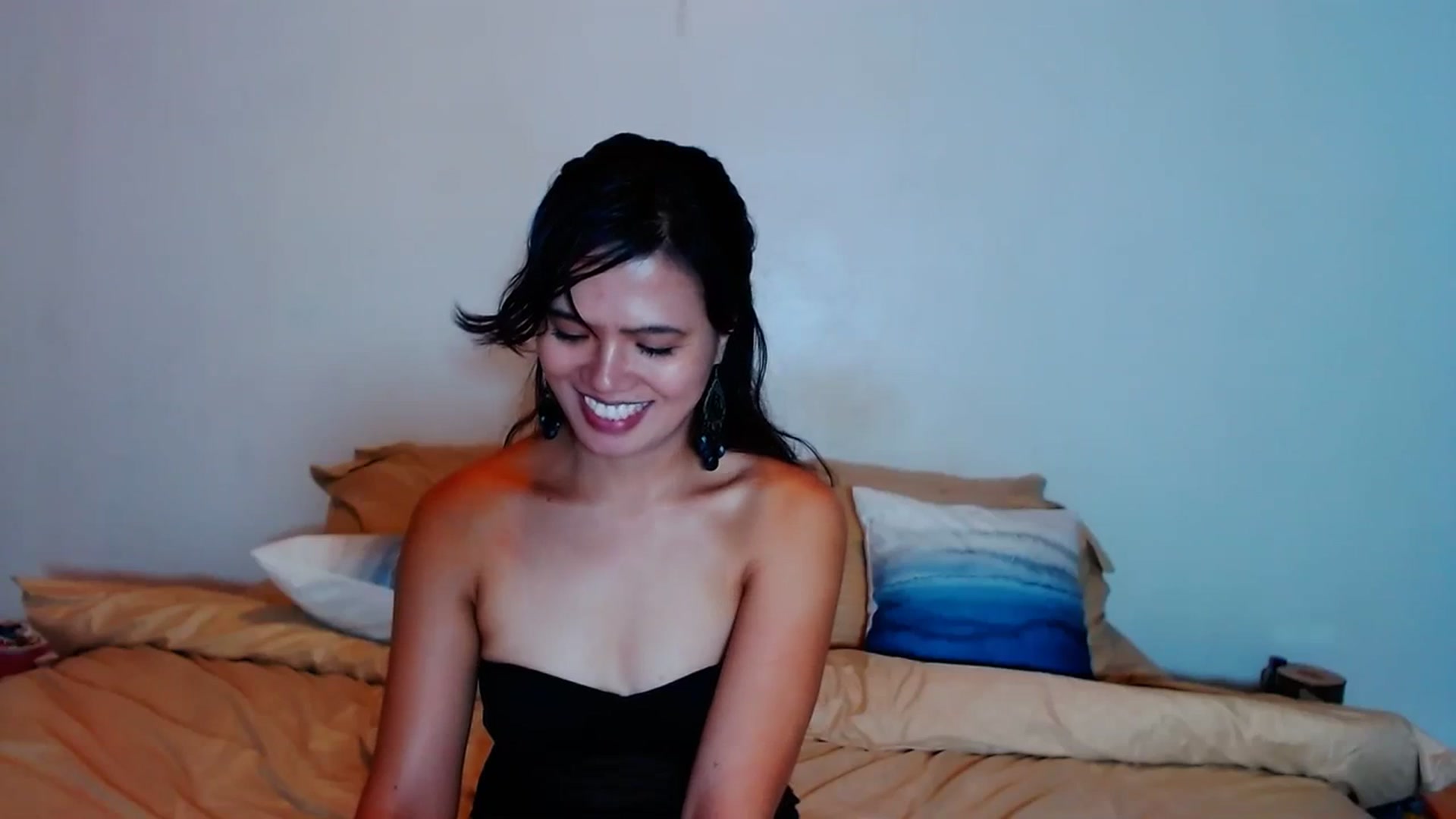 Gallery image thumbnail from SweetOne_4u's myfreecams stream on, 11/14/2023, 24:00 image 10 of 20