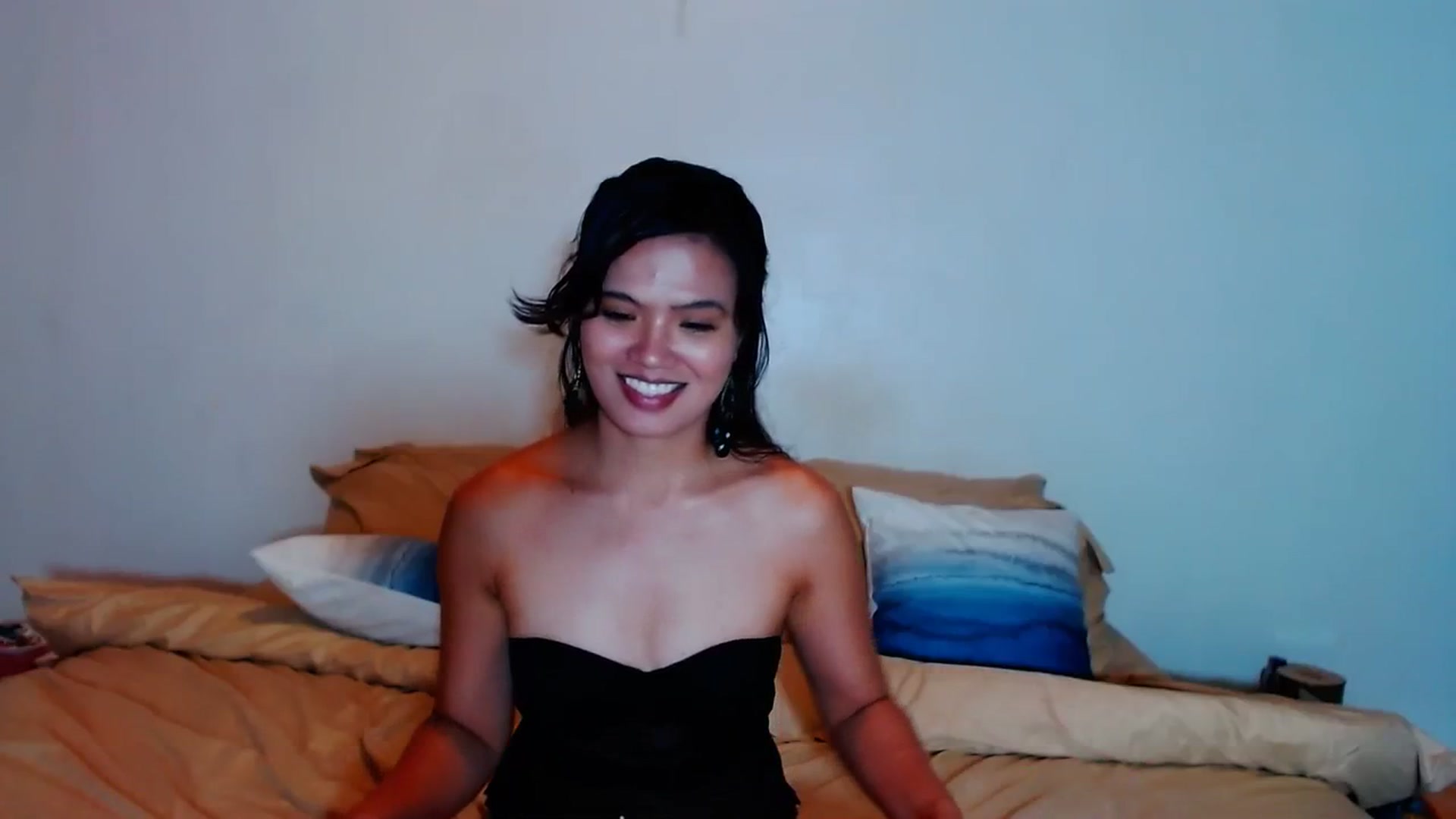 Gallery image thumbnail from SweetOne_4u's myfreecams stream on, 11/14/2023, 24:00 image 7 of 20