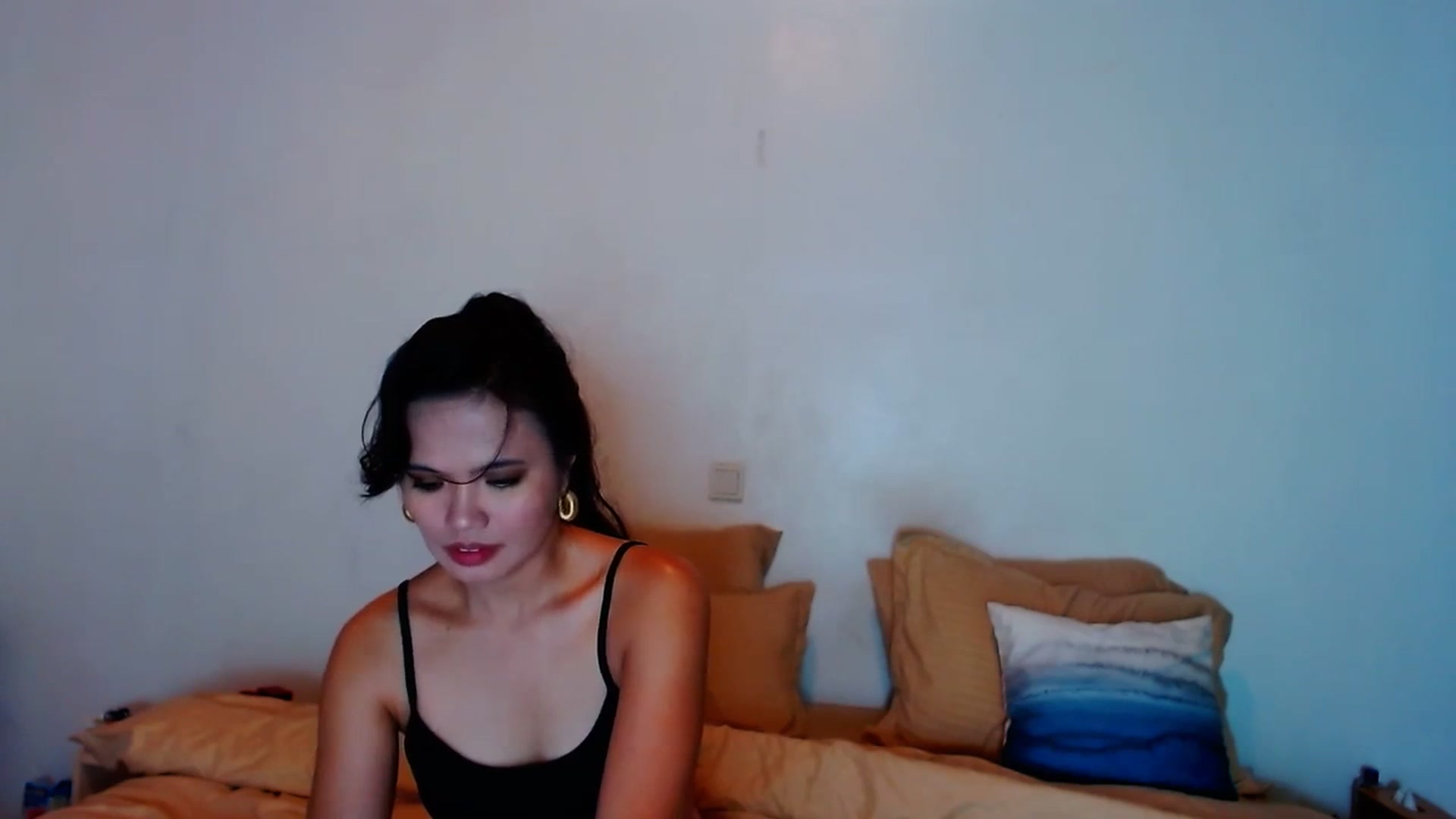 Gallery image thumbnail from SweetOne_4u's myfreecams stream on, 11/18/2023, 22:50 image 14 of 20