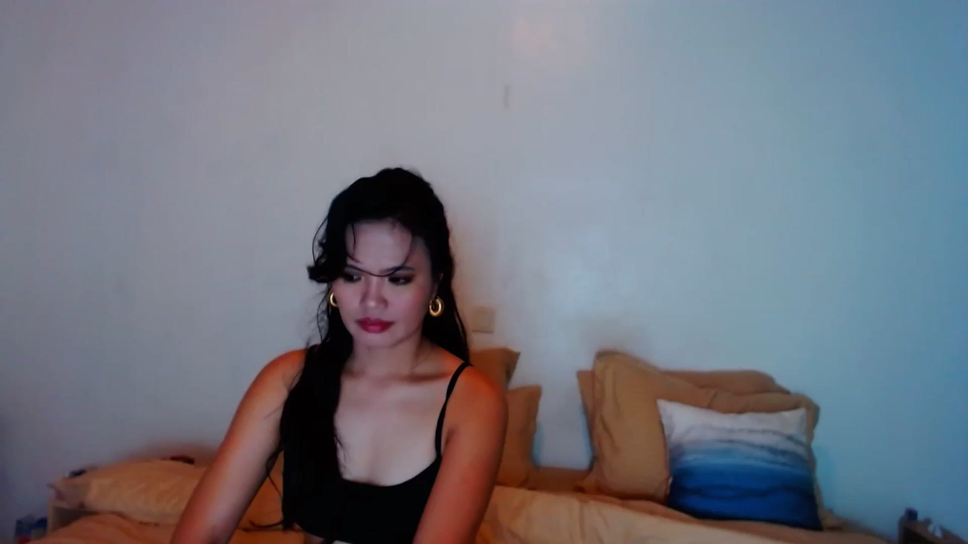 Gallery image thumbnail from SweetOne_4u's myfreecams stream on, 11/18/2023, 22:50 image 1 of 20