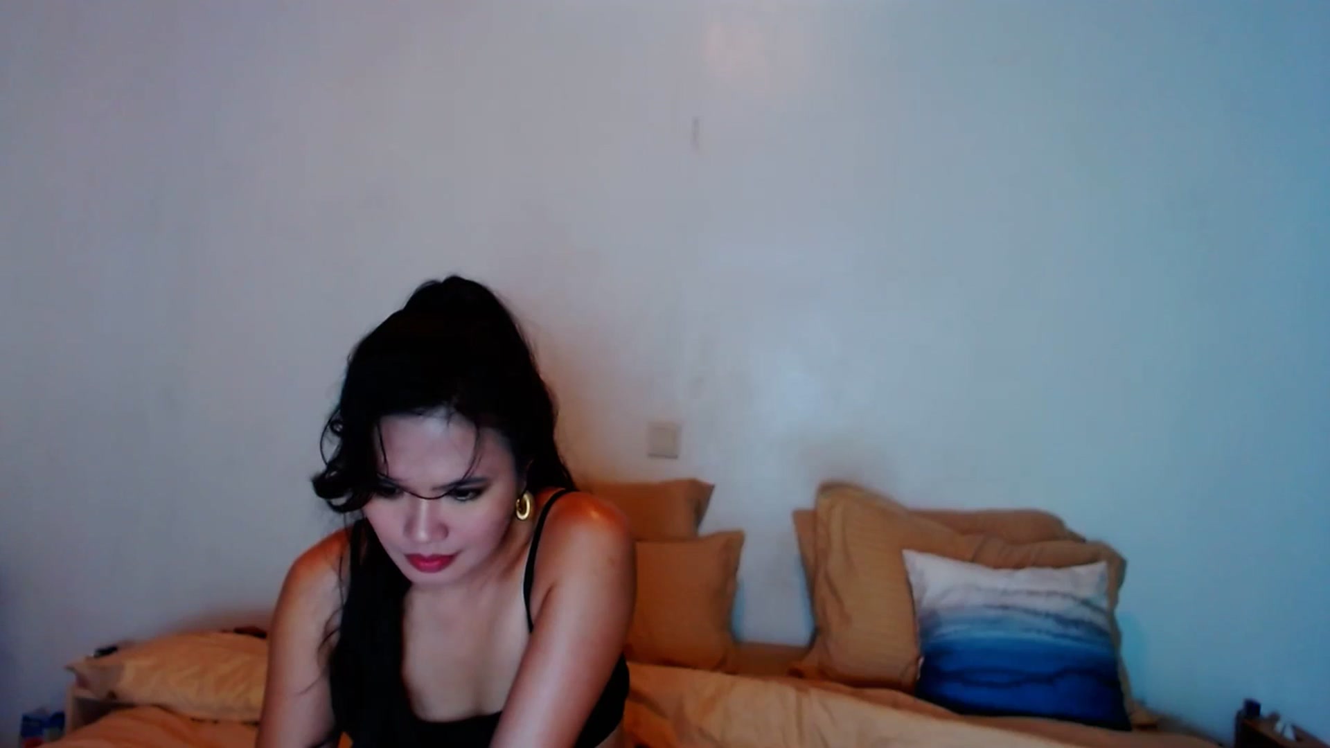 Gallery image thumbnail from SweetOne_4u's myfreecams stream on, 11/18/2023, 22:50 image 5 of 20