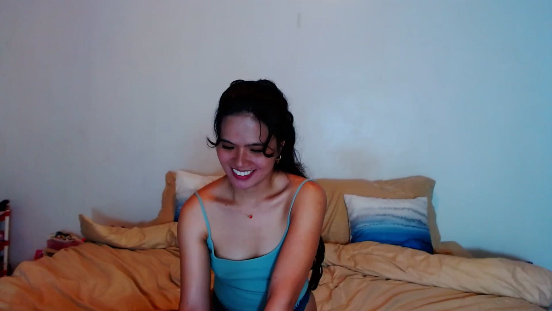 Gallery image thumbnail from SweetOne_4u's myfreecams stream on, 11/22/2023, 01:33 image 19 of 20