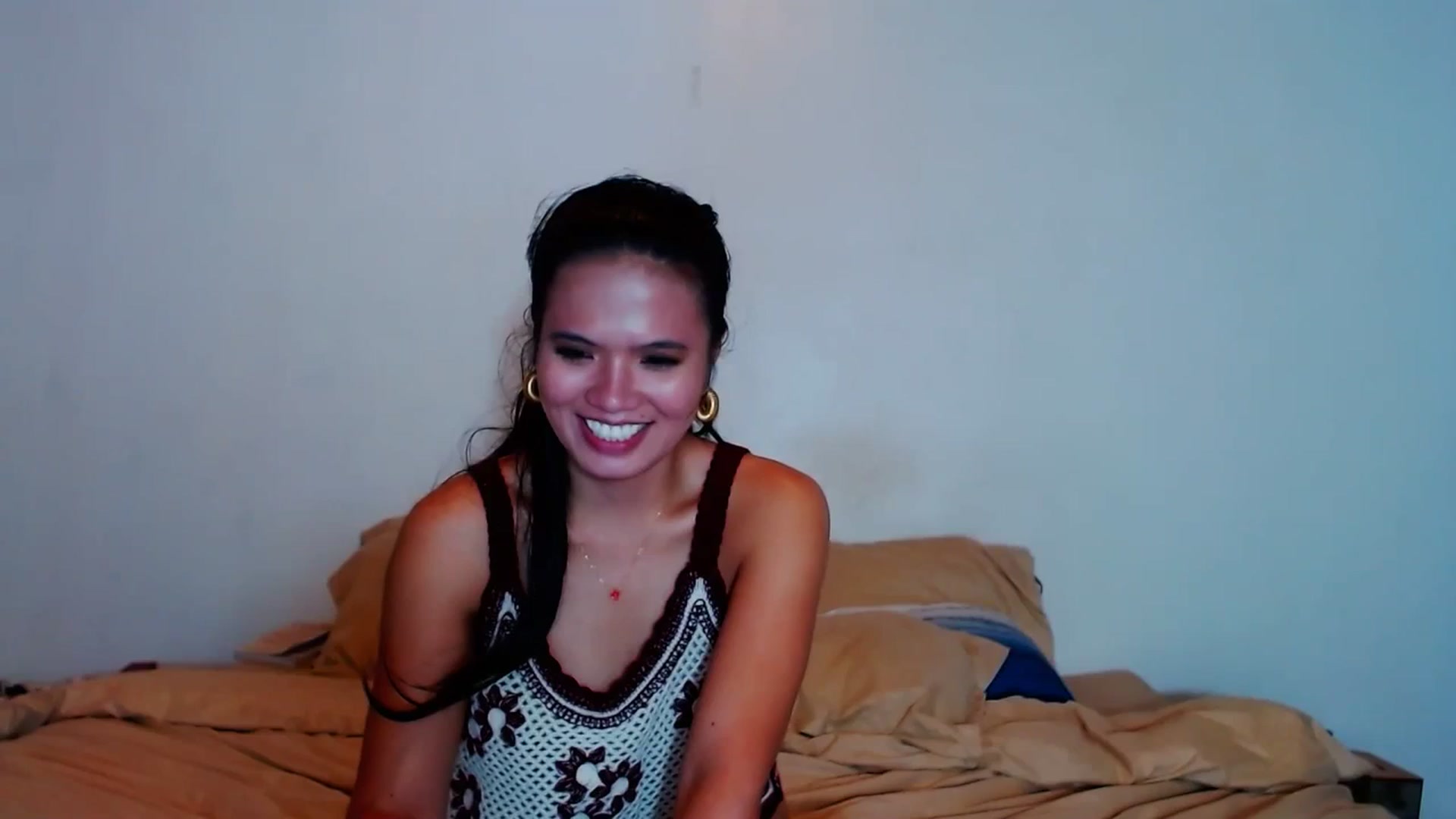 Gallery image thumbnail from SweetOne_4u's myfreecams stream on, 11/30/2023, 01:35 image 17 of 20