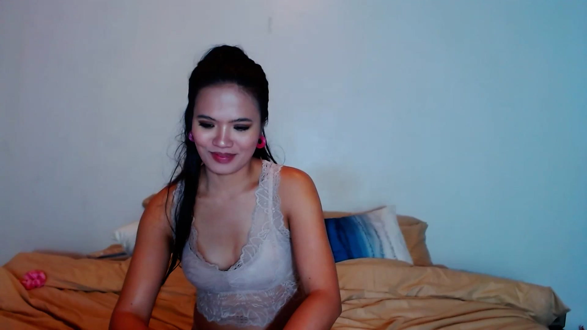 Gallery image thumbnail from SweetOne_4u's myfreecams stream on, 12/03/2023, 21:43 image 20 of 20