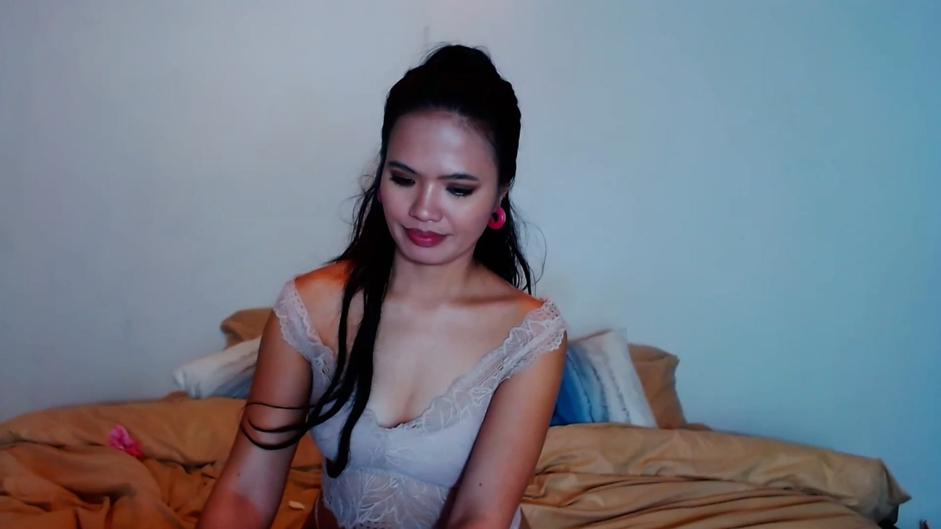 Gallery image thumbnail from SweetOne_4u's myfreecams stream on, 12/03/2023, 22:41 image 1 of 20