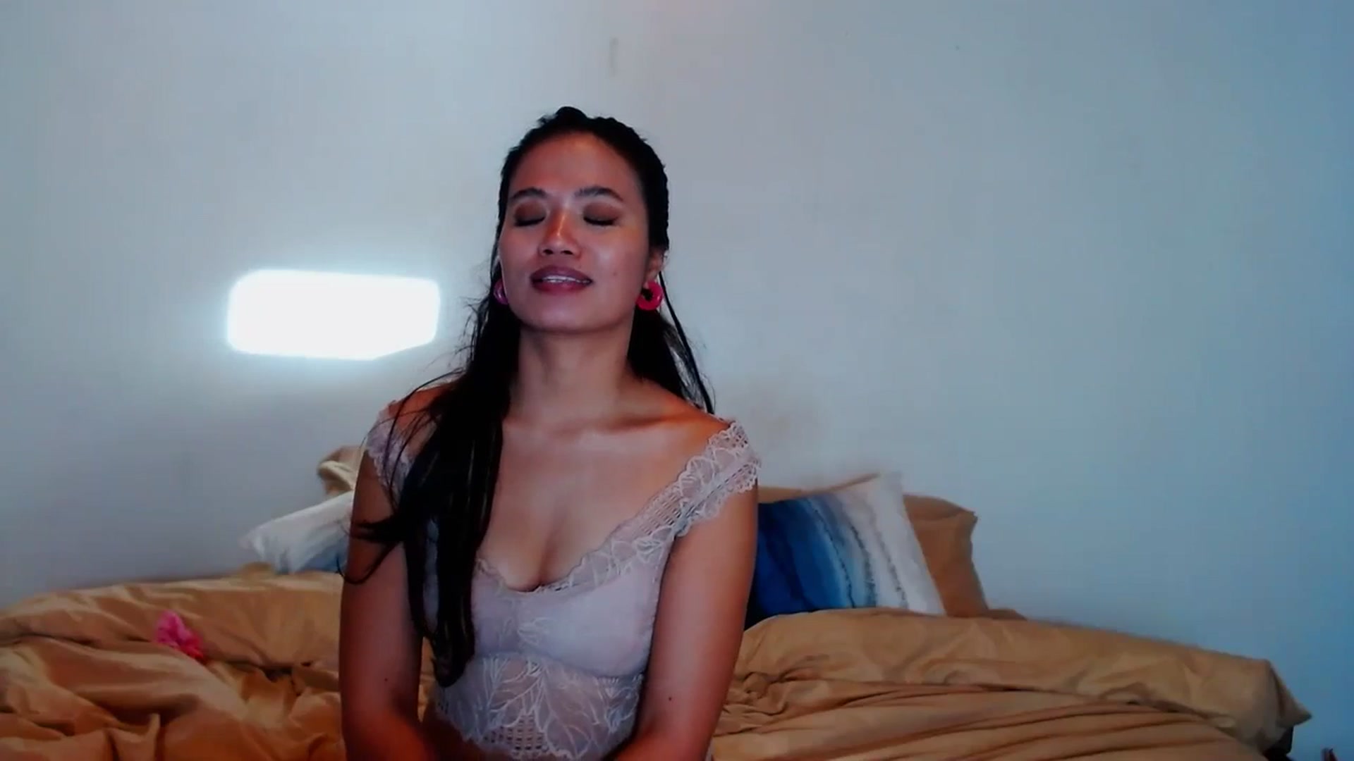 Gallery image thumbnail from SweetOne_4u's myfreecams stream on, 12/03/2023, 22:41 image 19 of 20