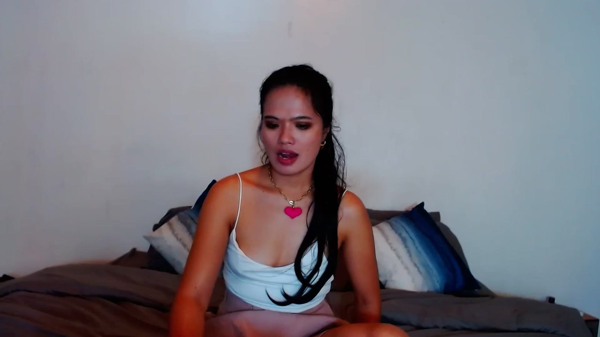 Gallery image thumbnail from SweetOne_4u's myfreecams stream on, 12/04/2023, 23:15 image 1 of 20