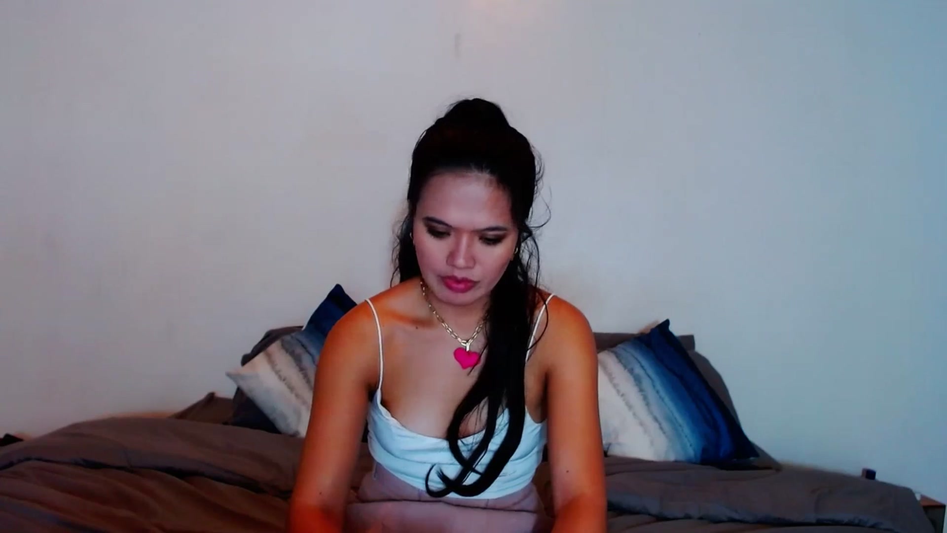Gallery image thumbnail from SweetOne_4u's myfreecams stream on, 12/04/2023, 23:15 image 12 of 20