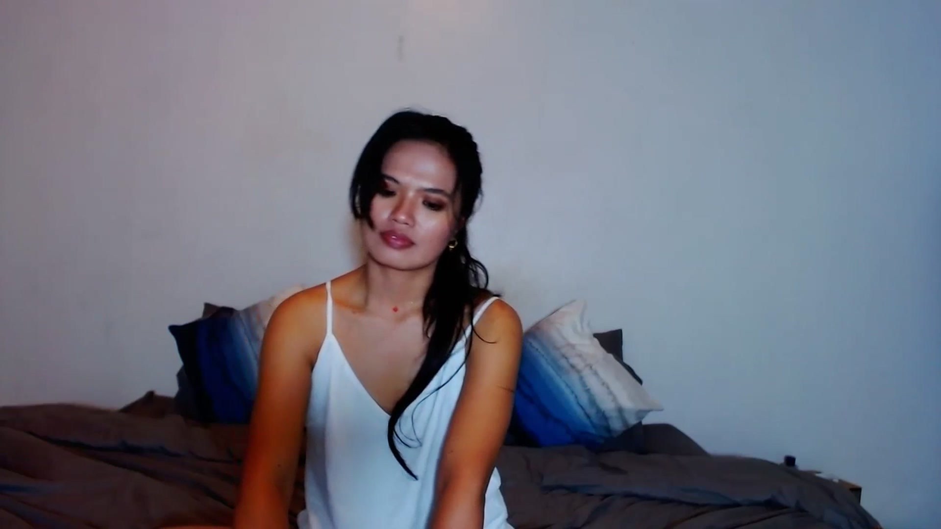 Gallery image thumbnail from SweetOne_4u's myfreecams stream on, 12/05/2023, 22:38 image 20 of 20