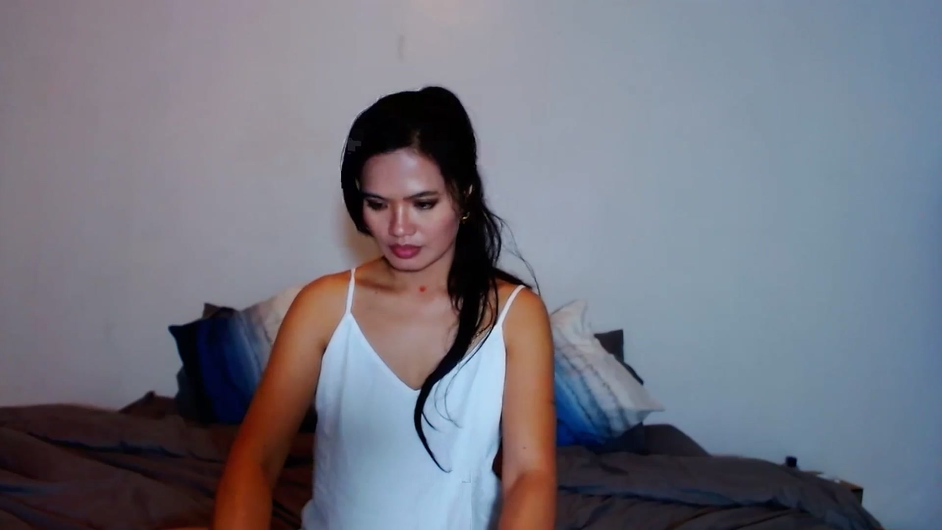 Gallery image thumbnail from SweetOne_4u's myfreecams stream on, 12/05/2023, 22:38 image 18 of 20