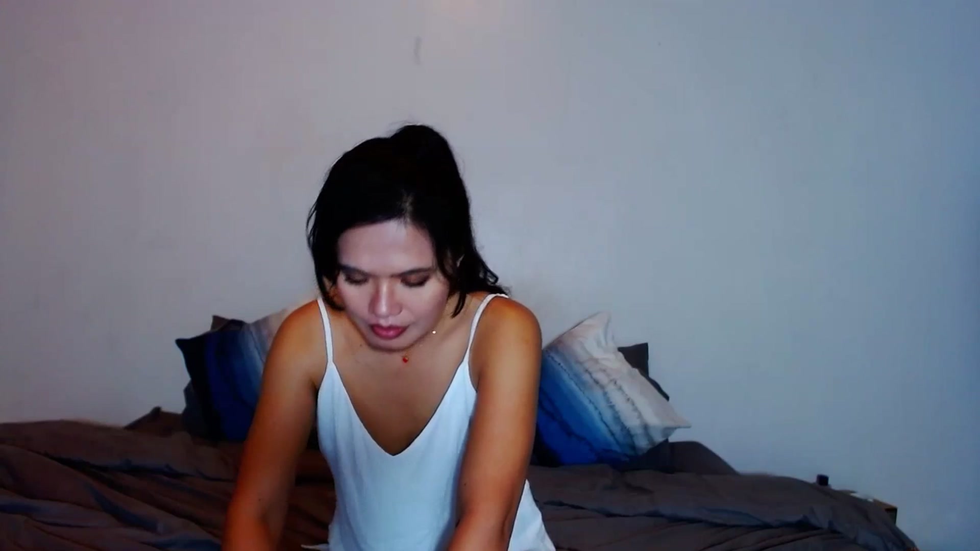 Gallery image thumbnail from SweetOne_4u's myfreecams stream on, 12/05/2023, 22:38 image 8 of 20