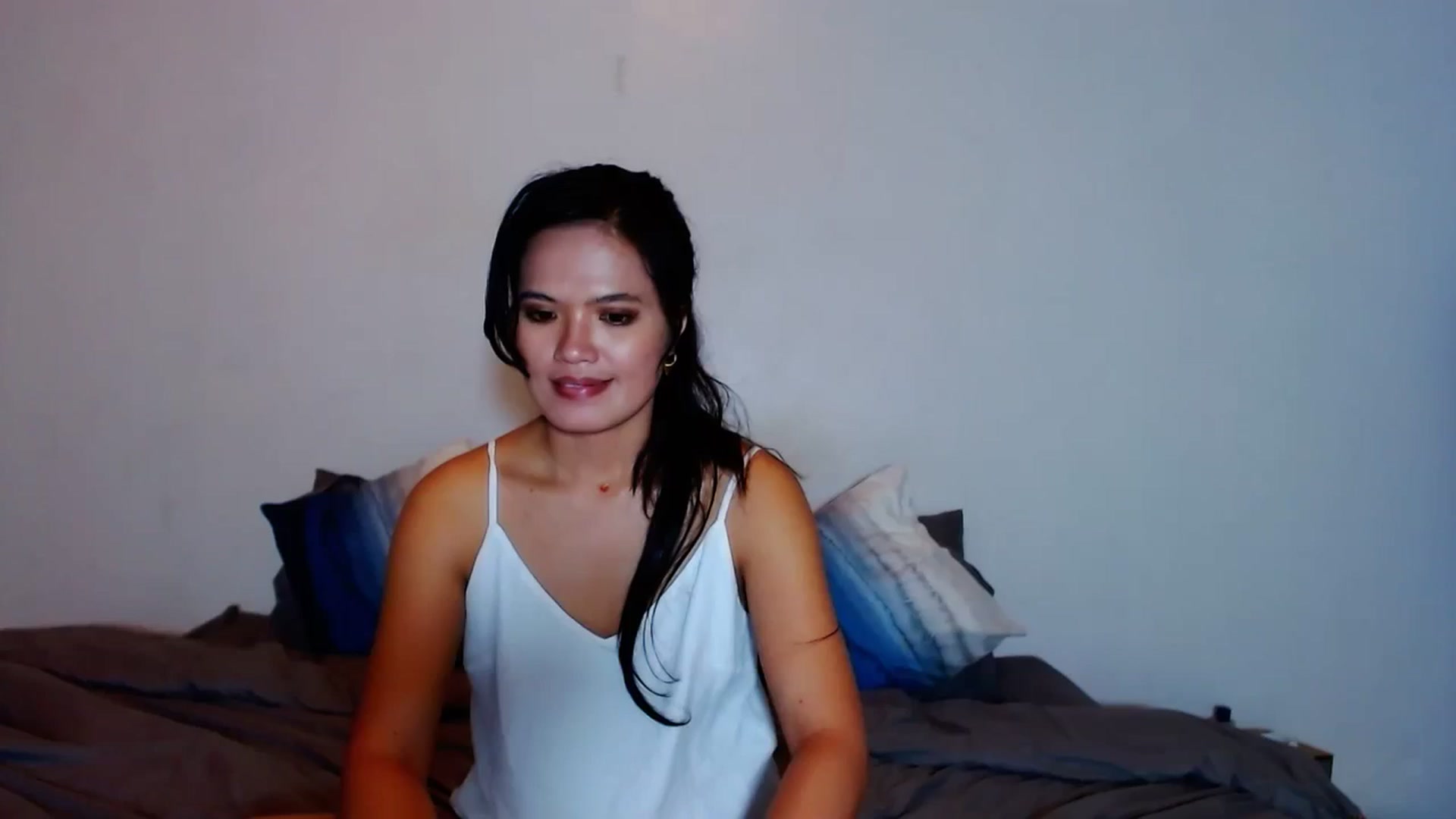 Gallery image thumbnail from SweetOne_4u's myfreecams stream on, 12/05/2023, 22:38 image 14 of 20