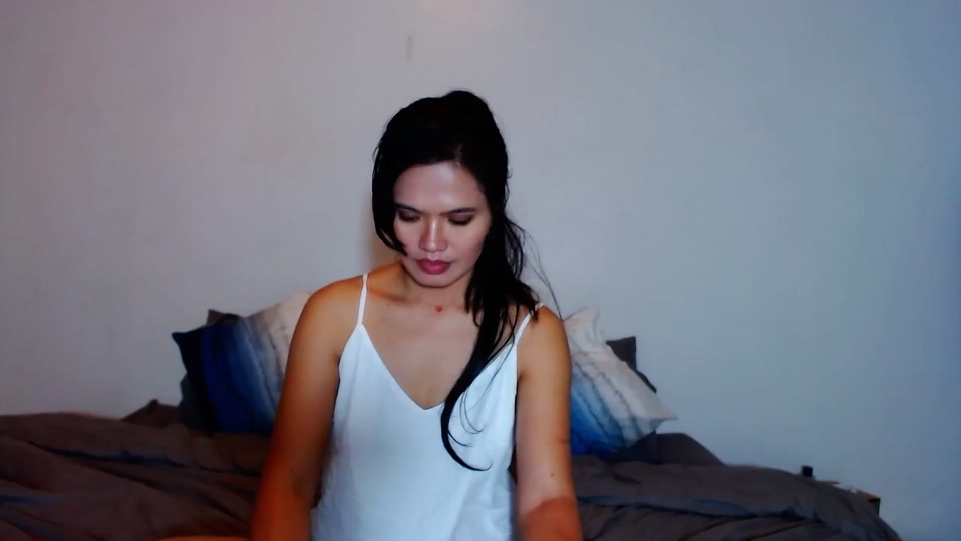 Gallery image thumbnail from SweetOne_4u's myfreecams stream on, 12/05/2023, 22:38 image 15 of 20