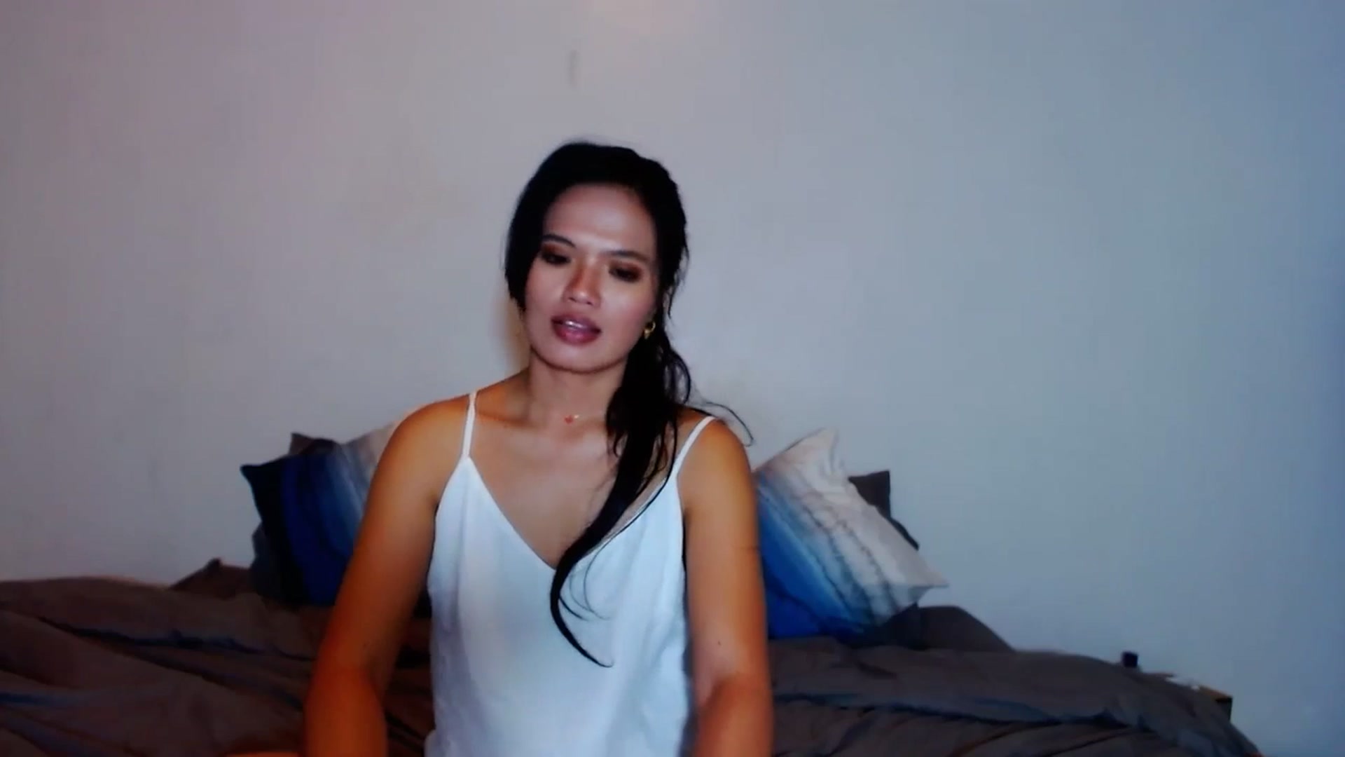 Gallery image thumbnail from SweetOne_4u's myfreecams stream on, 12/05/2023, 22:38 image 19 of 20