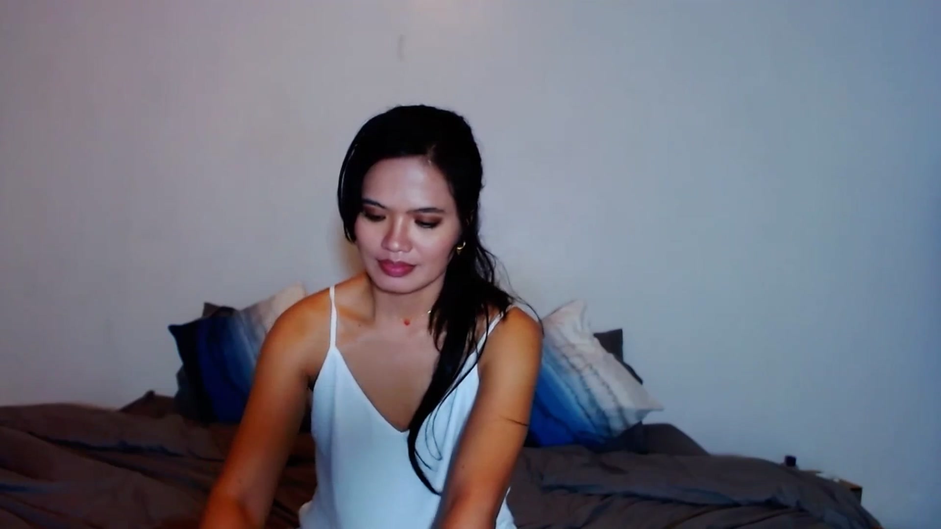 Gallery image thumbnail from SweetOne_4u's myfreecams stream on, 12/05/2023, 22:38 image 16 of 20