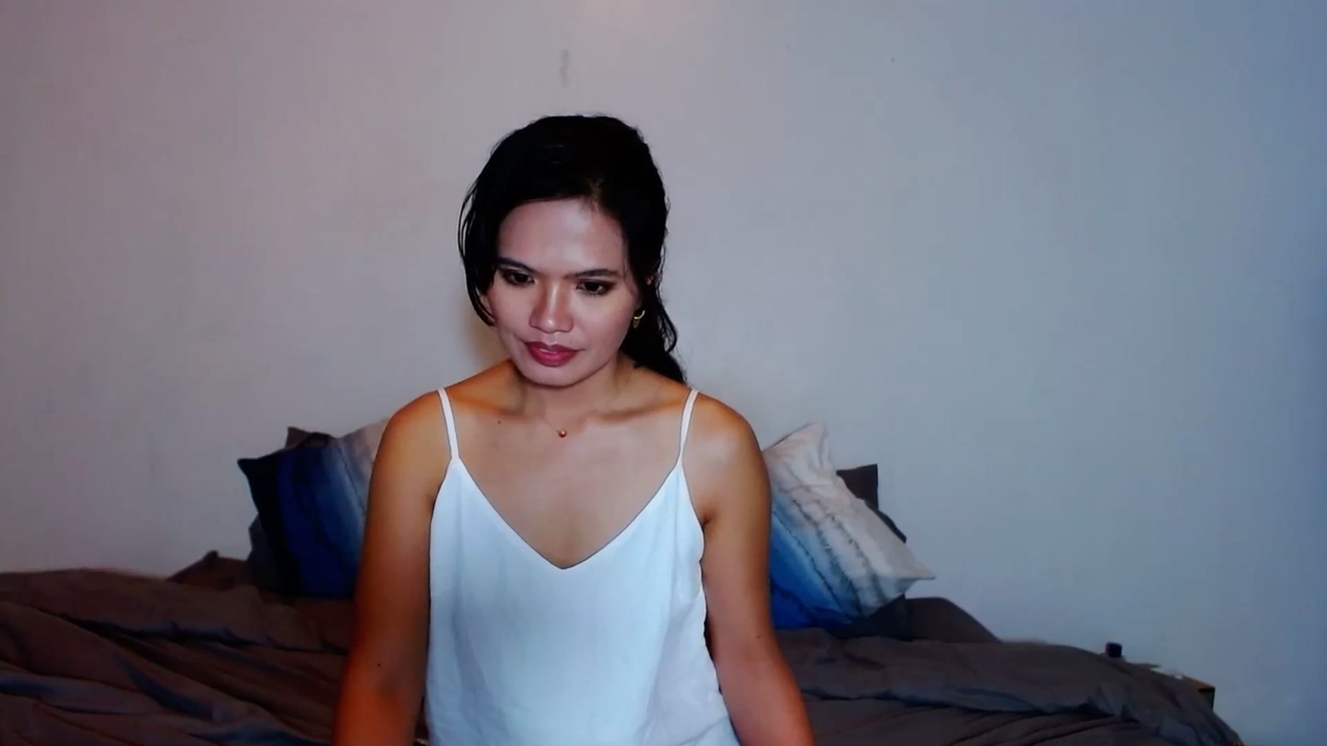 Gallery image thumbnail from SweetOne_4u's myfreecams stream on, 12/05/2023, 22:38 image 7 of 20