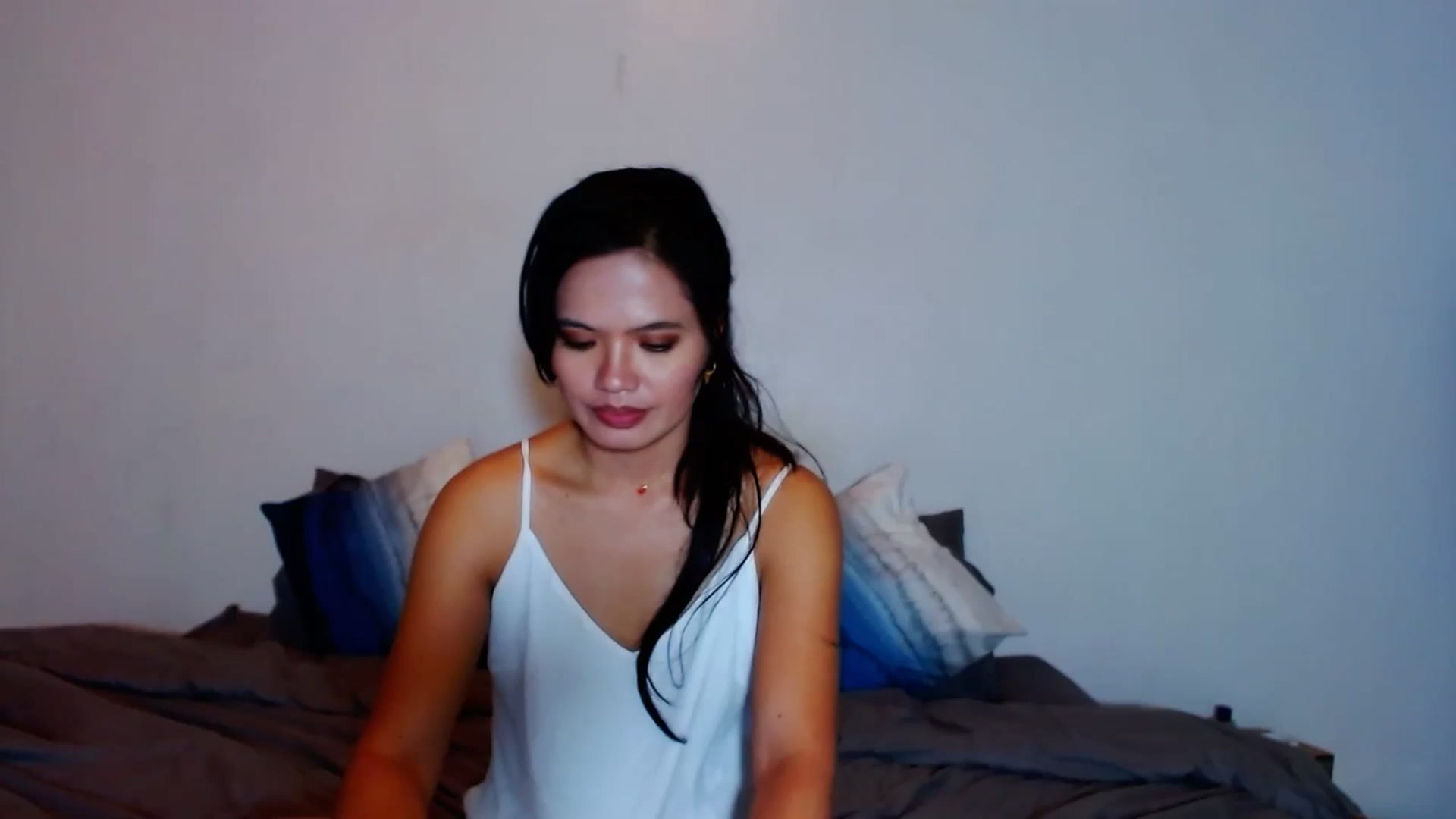 Gallery image thumbnail from SweetOne_4u's myfreecams stream on, 12/05/2023, 22:38 image 17 of 20
