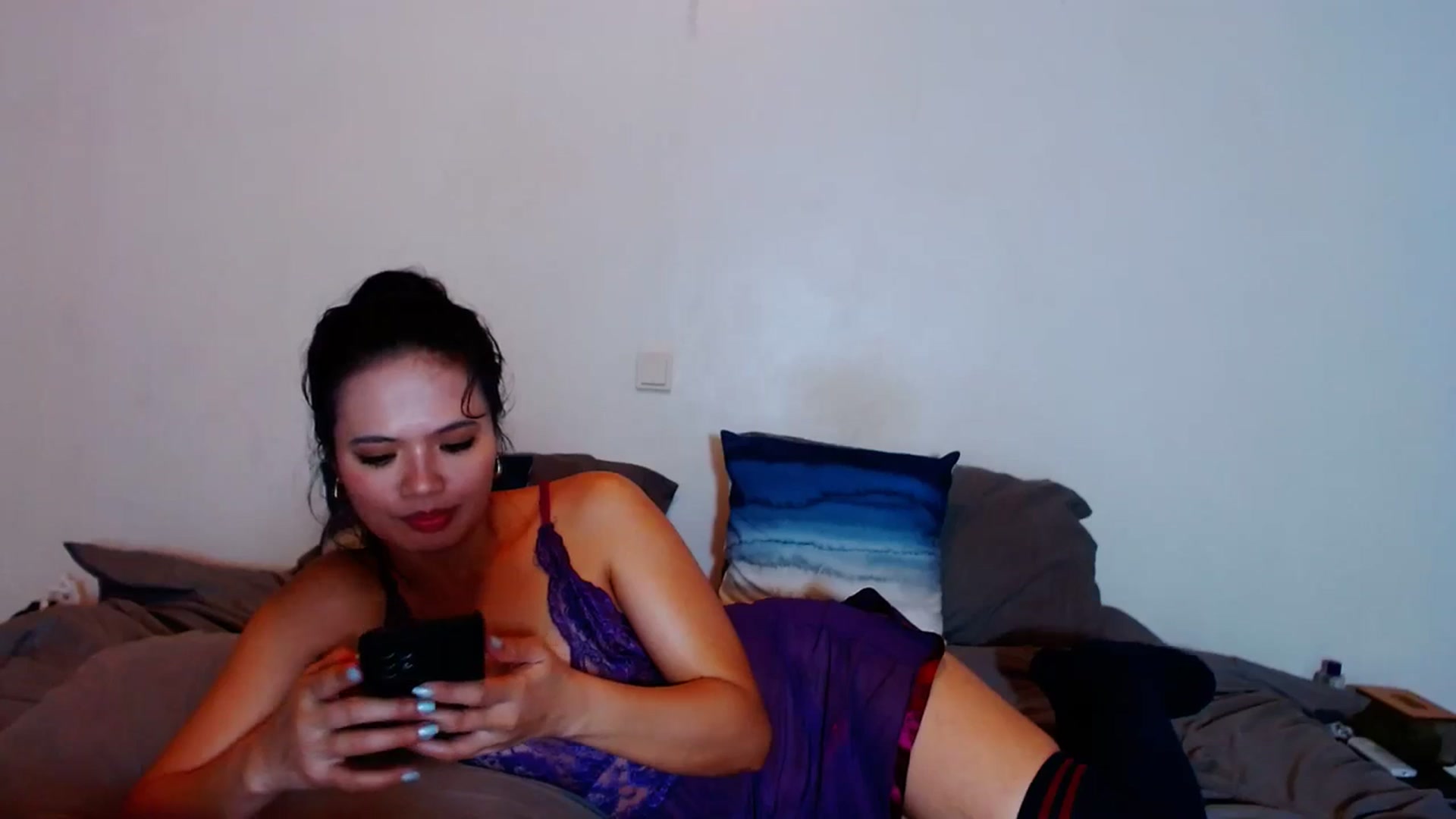Gallery image thumbnail from SweetOne_4u's myfreecams stream on, 12/12/2023, 24:23 image 9 of 20