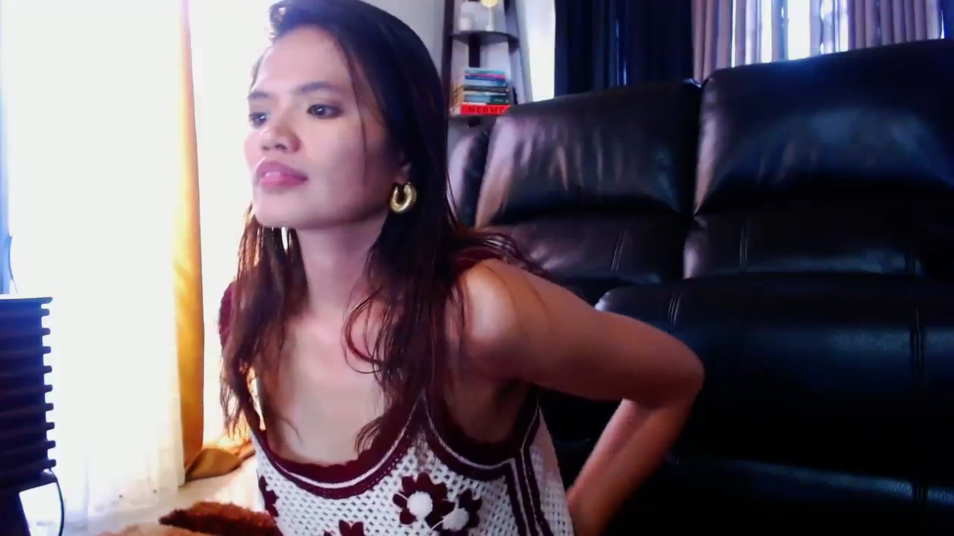 Gallery image thumbnail from SweetOne_4u's myfreecams stream on, 02/01/2024, 24:37 image 13 of 20