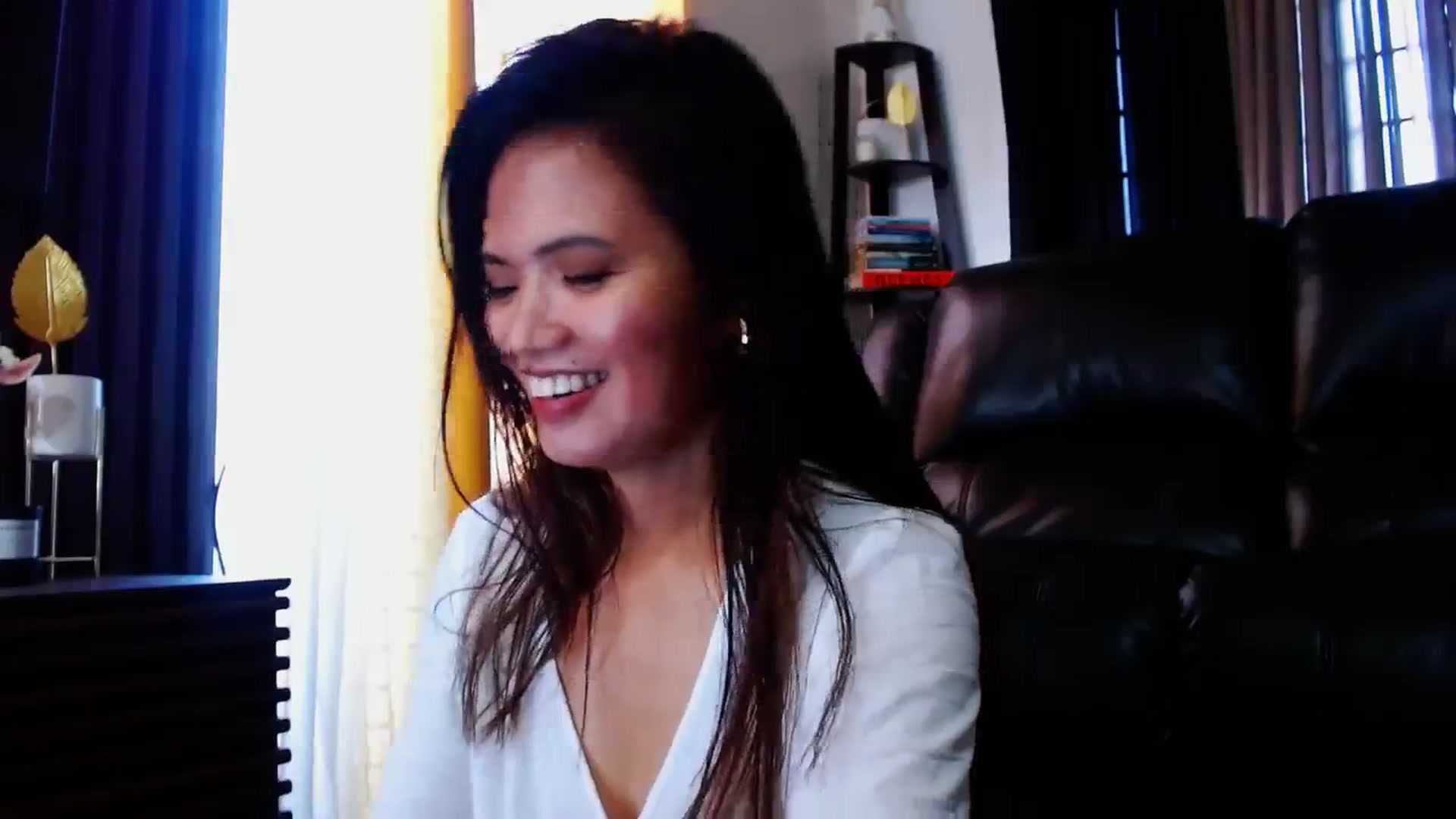 Gallery image thumbnail from SweetOne_4u's myfreecams stream on, 02/03/2024, 24:01 image 6 of 20