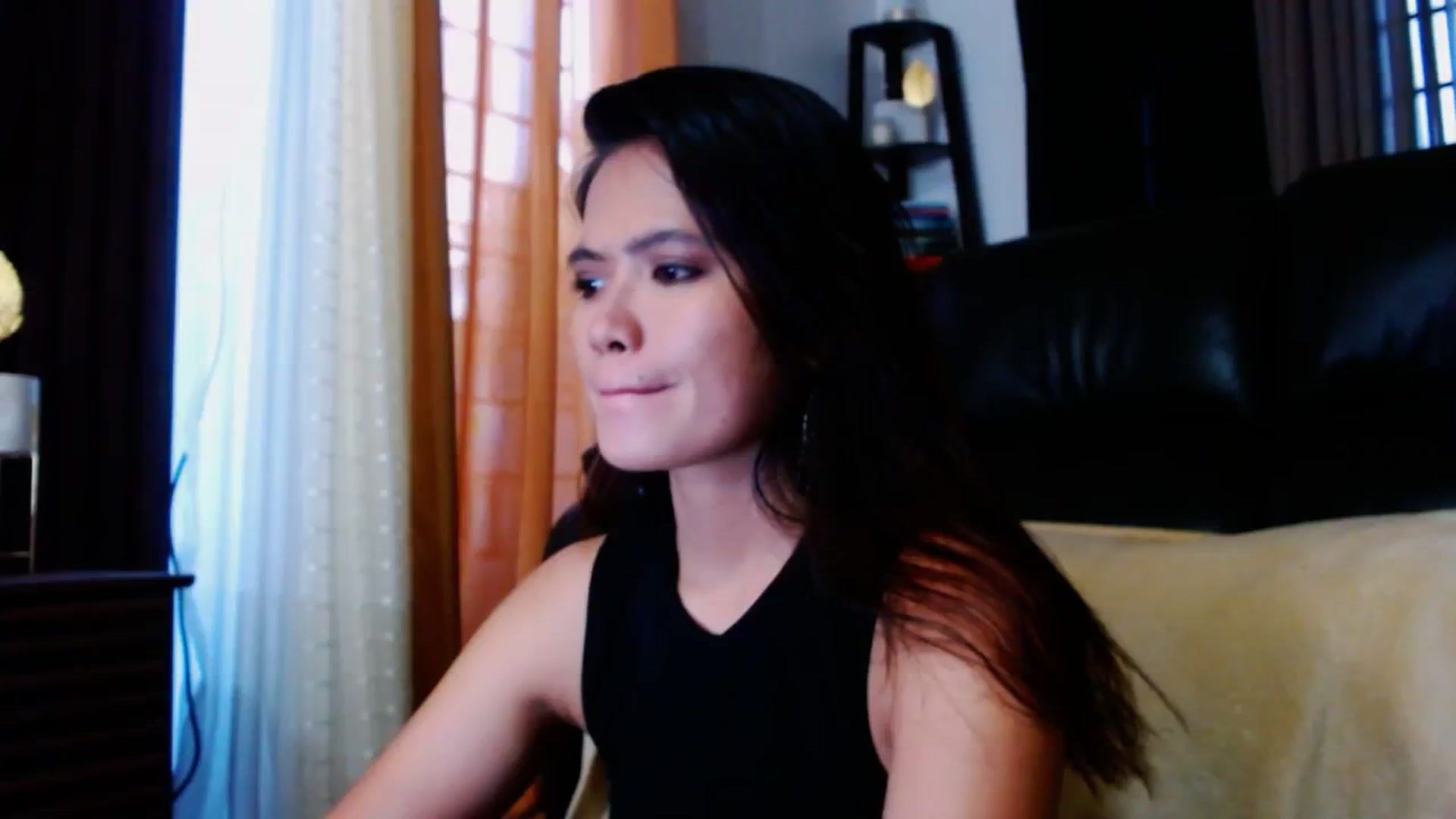 Gallery image thumbnail from SweetOne_4u's myfreecams stream on, 02/10/2024, 22:17 image 14 of 20