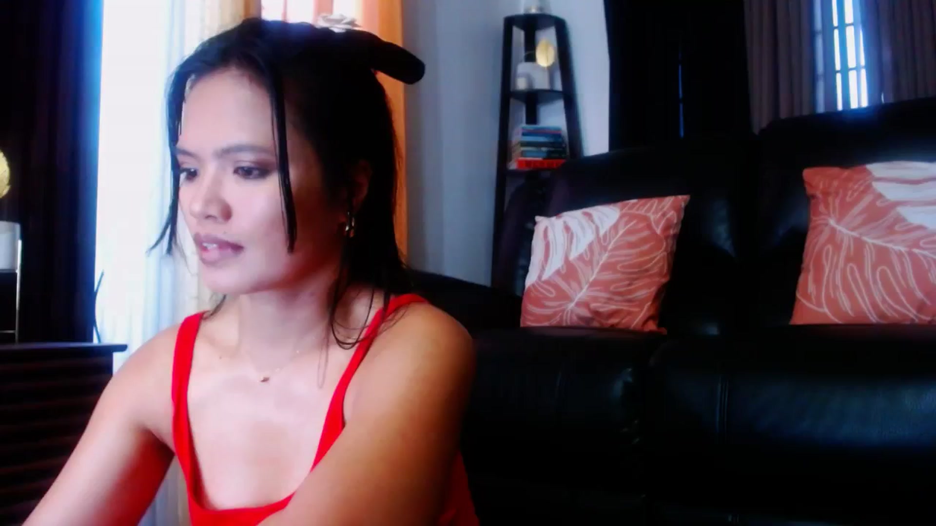 Gallery image thumbnail from SweetOne_4u's myfreecams stream on, 02/12/2024, 22:17 image 12 of 20