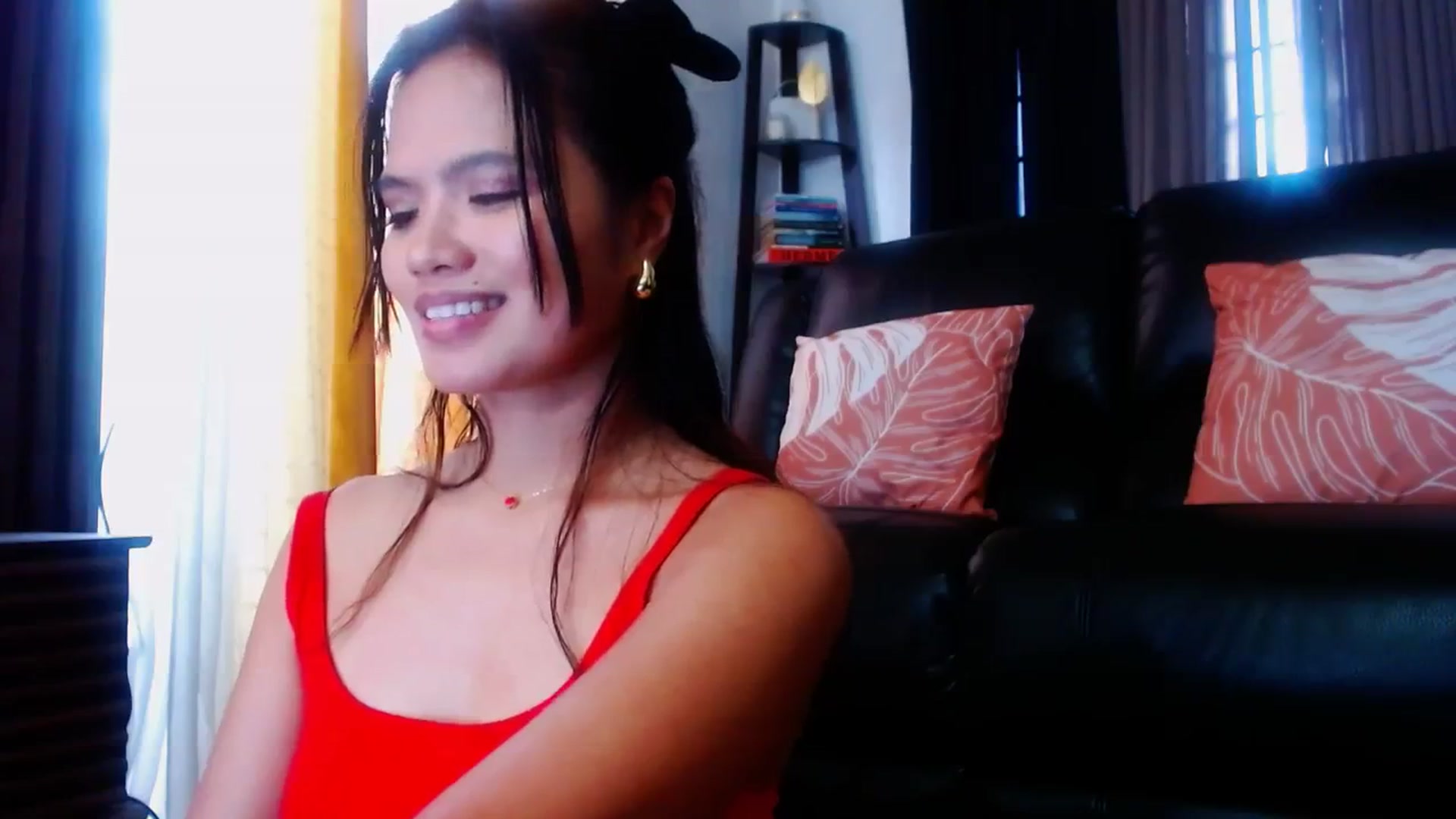 Gallery image thumbnail from SweetOne_4u's myfreecams stream on, 02/13/2024, 01:17 image 12 of 20